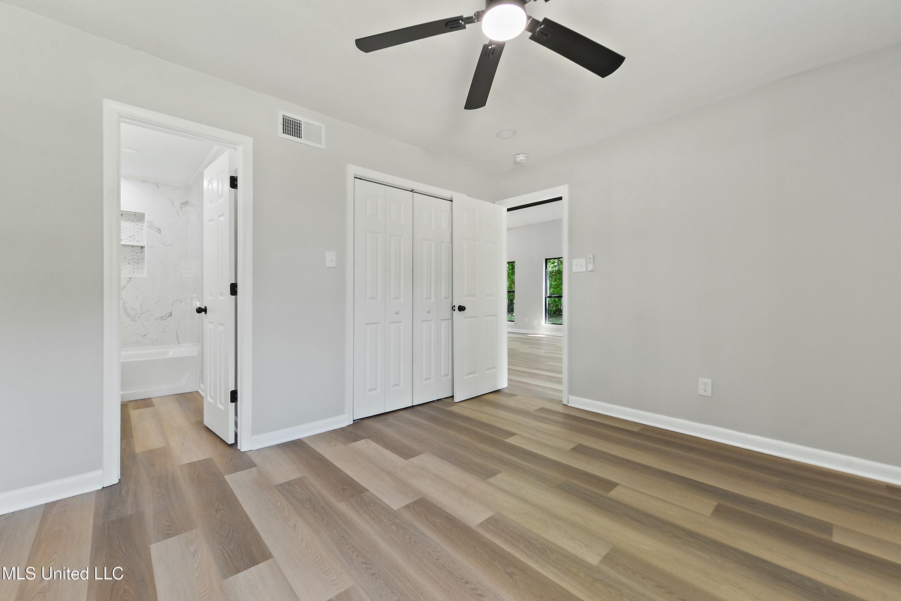 1226 King Henry Drive, Ocean Springs, Mississippi image 9
