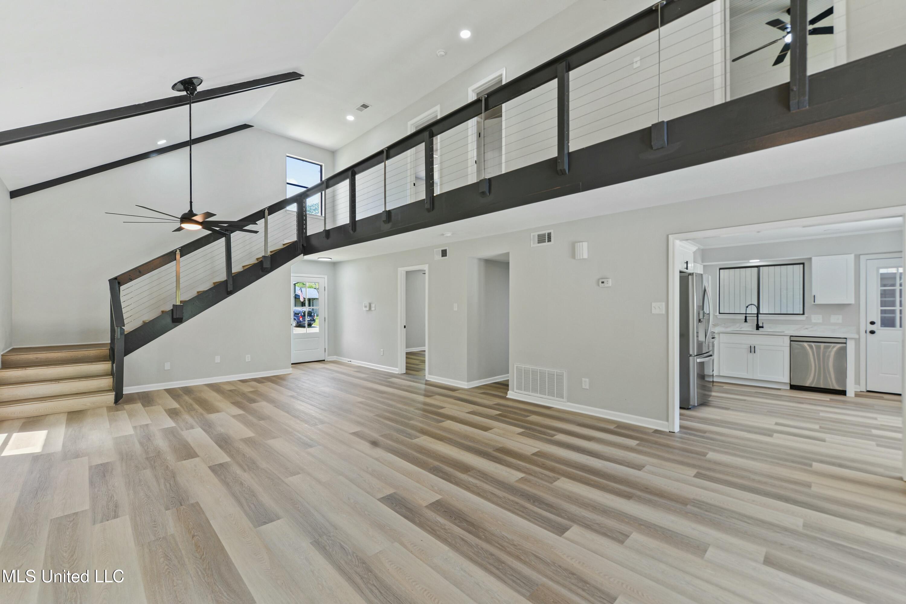1226 King Henry Drive, Ocean Springs, Mississippi image 4