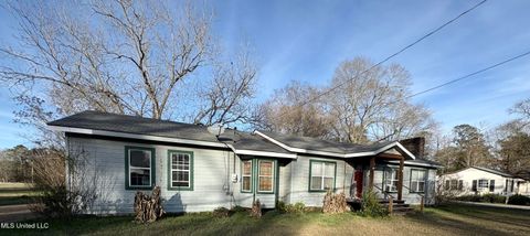 Apartment For Sale - 914 Mary Street<br/> Lawrence County, Monticello, MS 39654