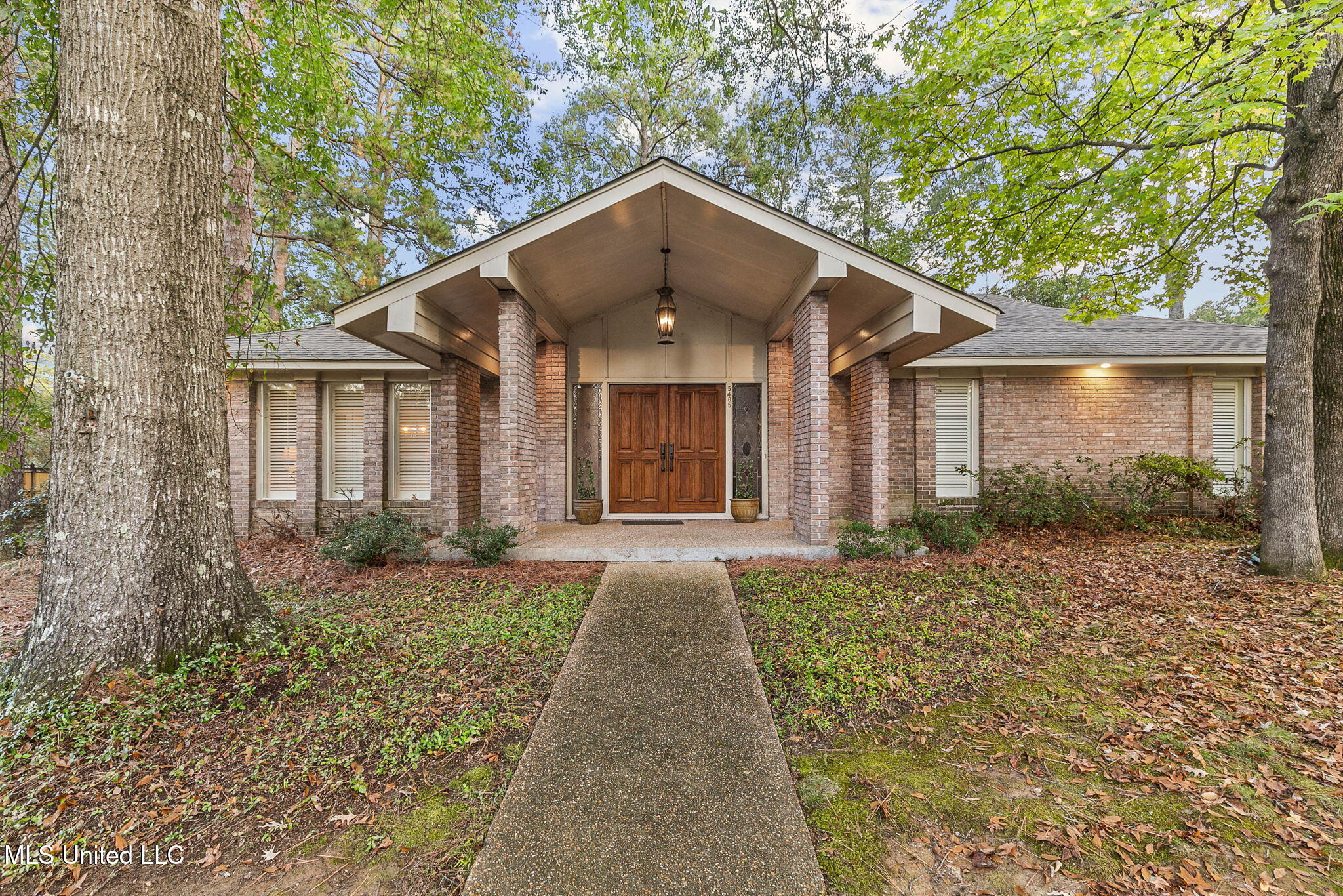 5465 Saratoga Drive, Jackson, Mississippi image 1