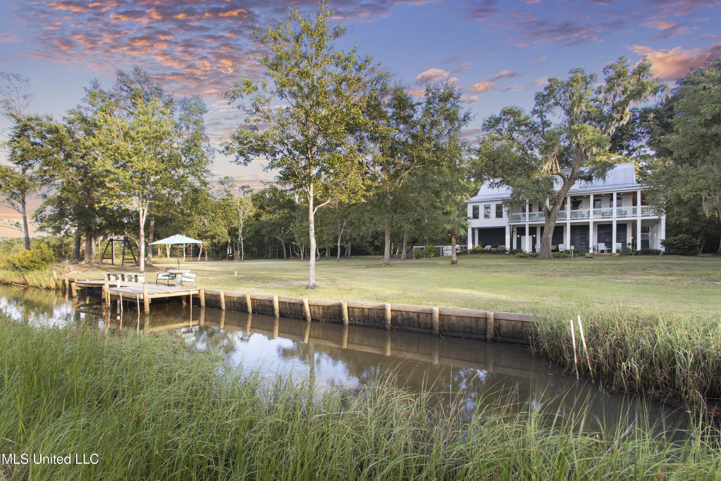 1420 Elizabeth Street, Ocean Springs, Mississippi image 3