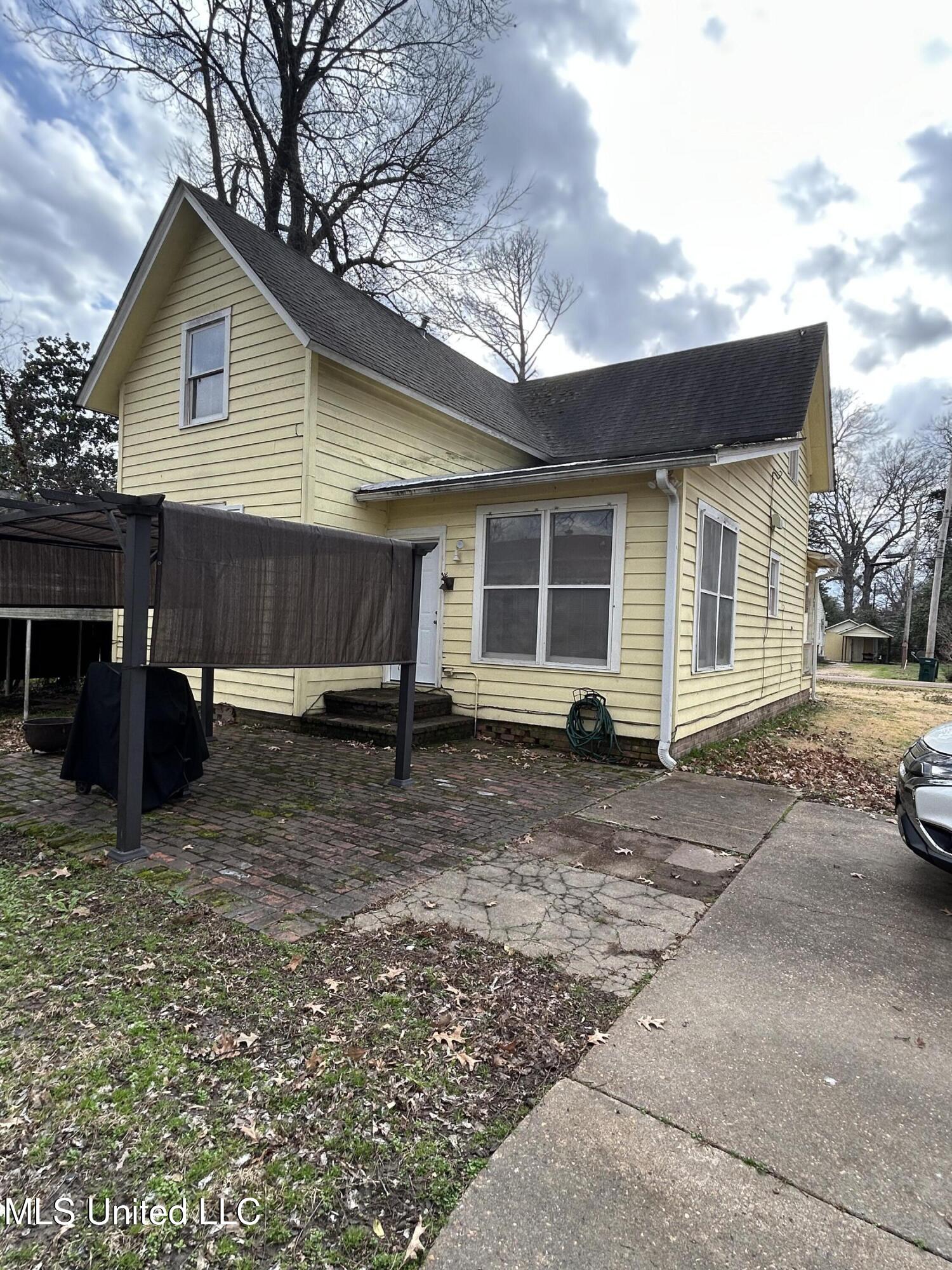 306 Magnolia Street, Greenwood, Mississippi image 3