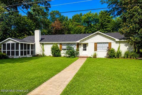 Homes For Sale - 401 NE 3rd Avenue<br/> Simpson County, Magee, MS 39111