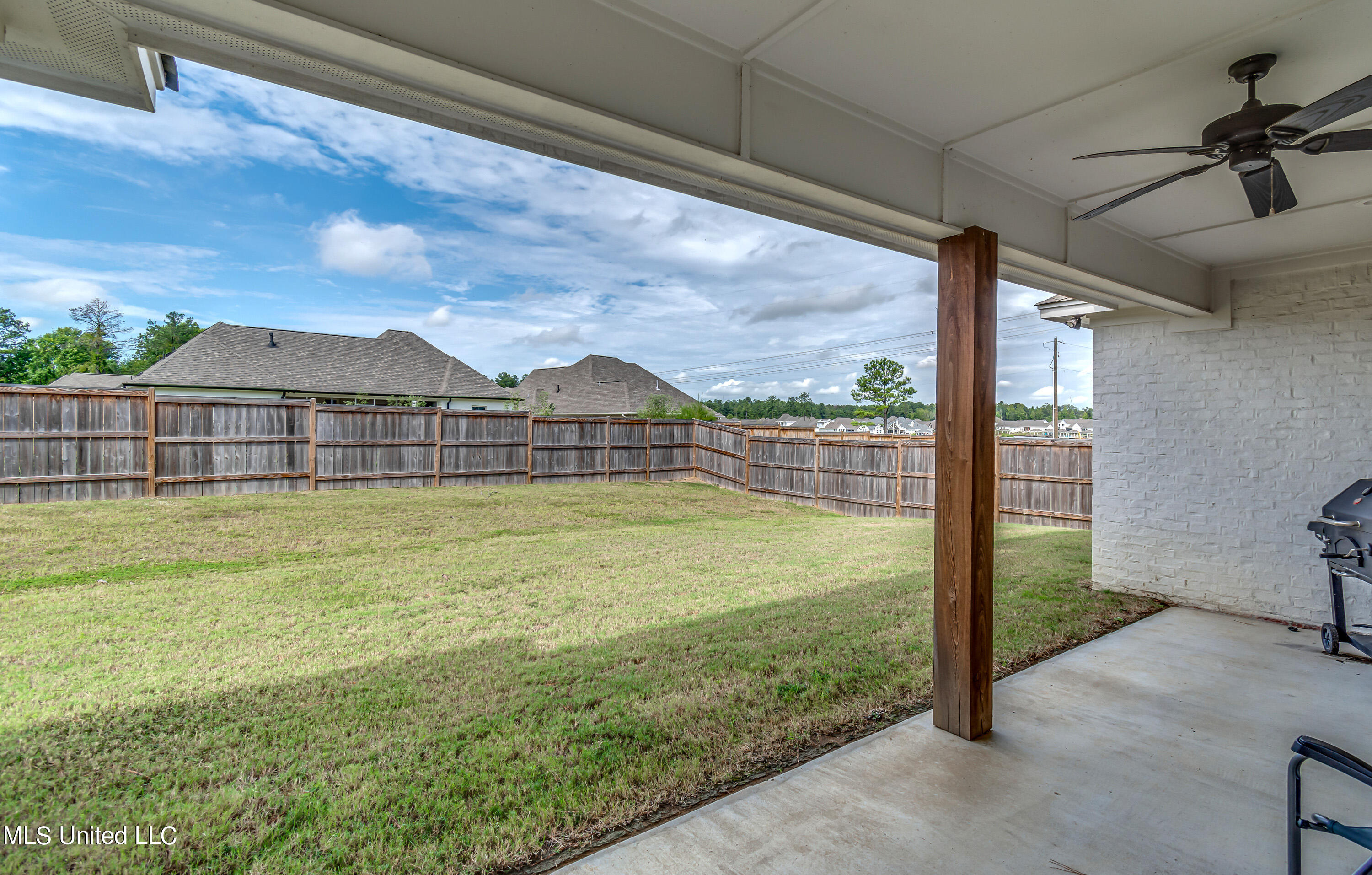 Madison, Mississippi 39110, United States, 3 Bedrooms Bedrooms, ,2 BathroomsBathrooms,Residential,Pending,45831