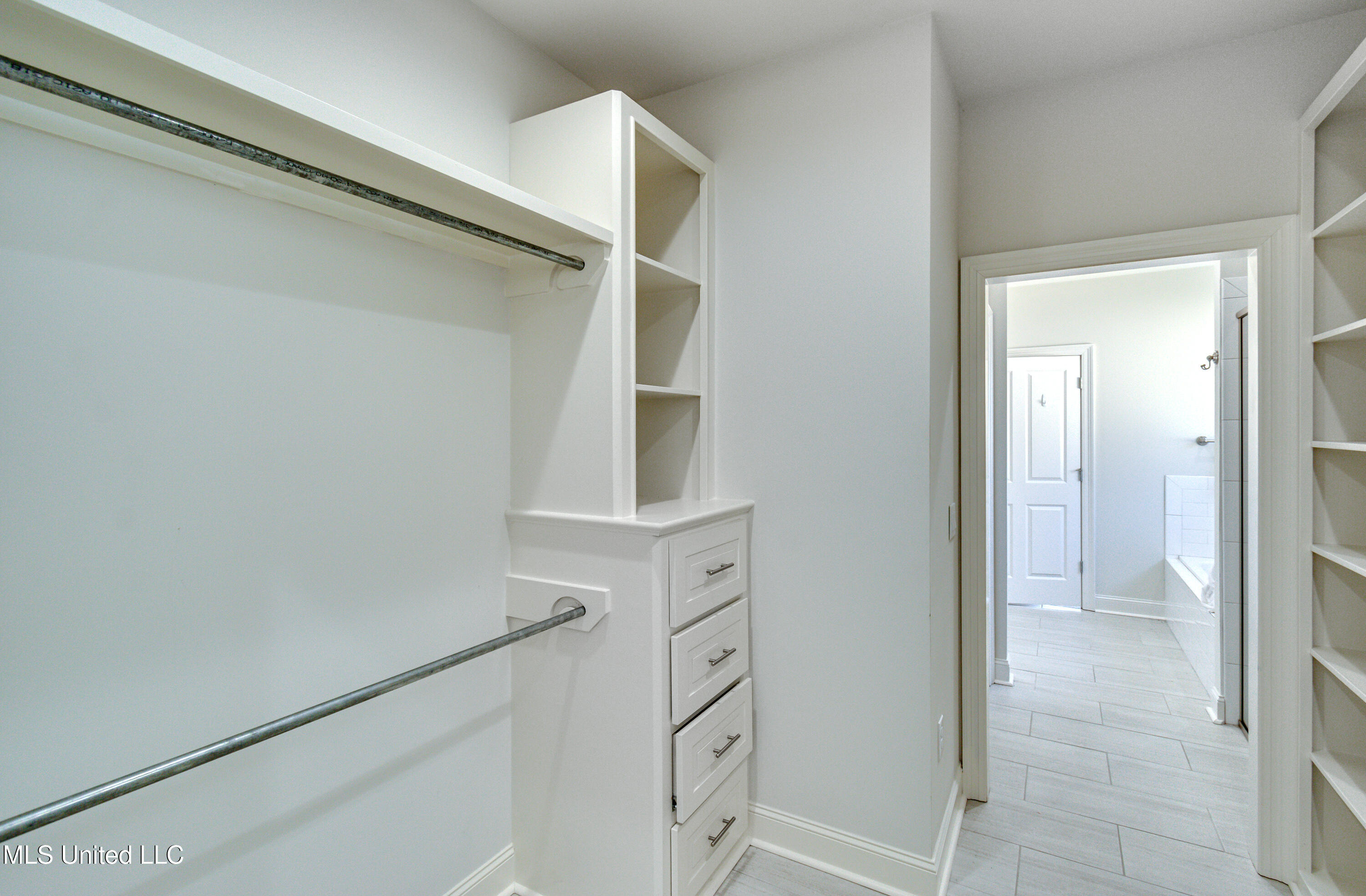 Madison, Mississippi 39110, United States, 3 Bedrooms Bedrooms, ,2 BathroomsBathrooms,Residential,Pending,45831