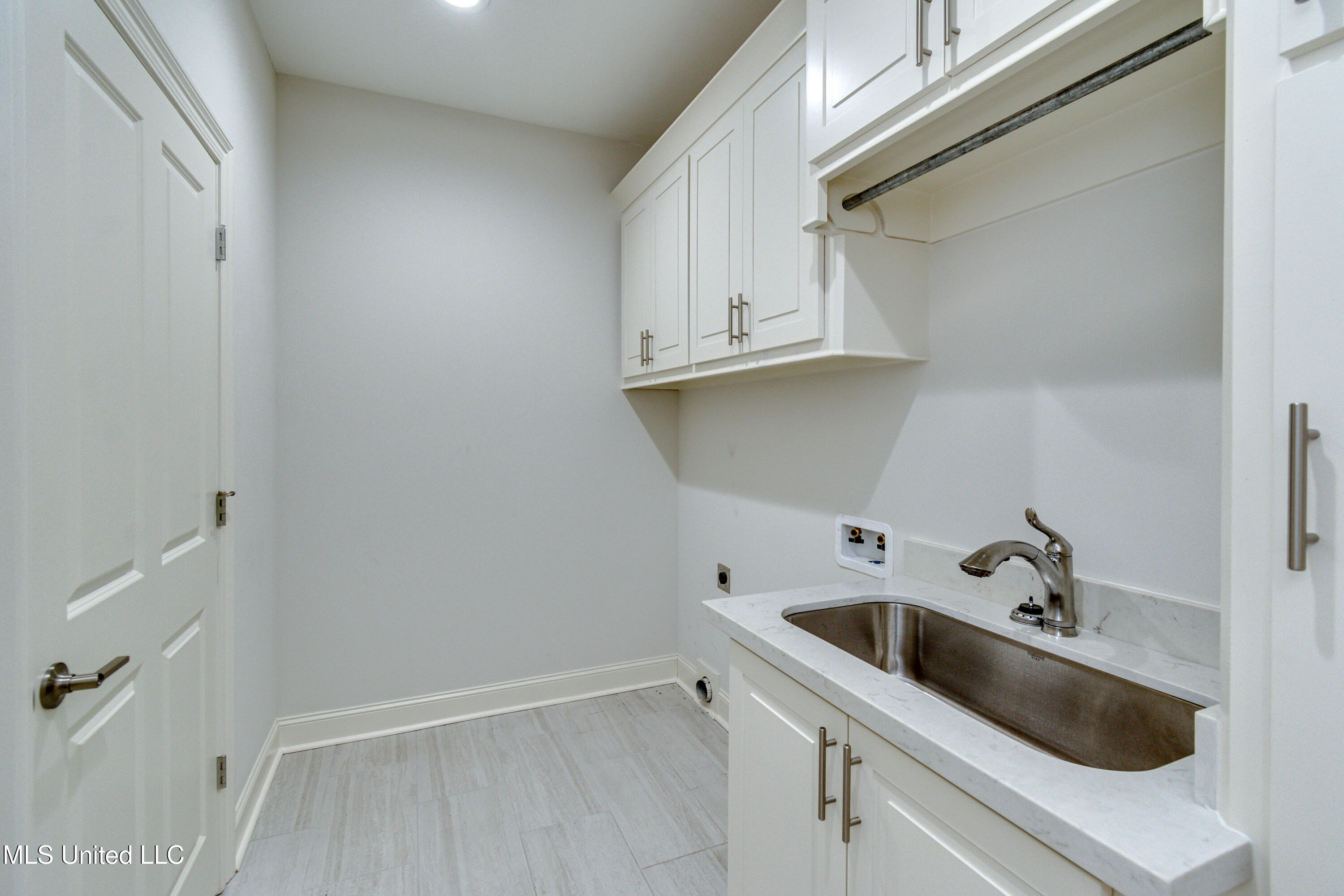 Madison, Mississippi 39110, United States, 3 Bedrooms Bedrooms, ,2 BathroomsBathrooms,Residential,Pending,45831