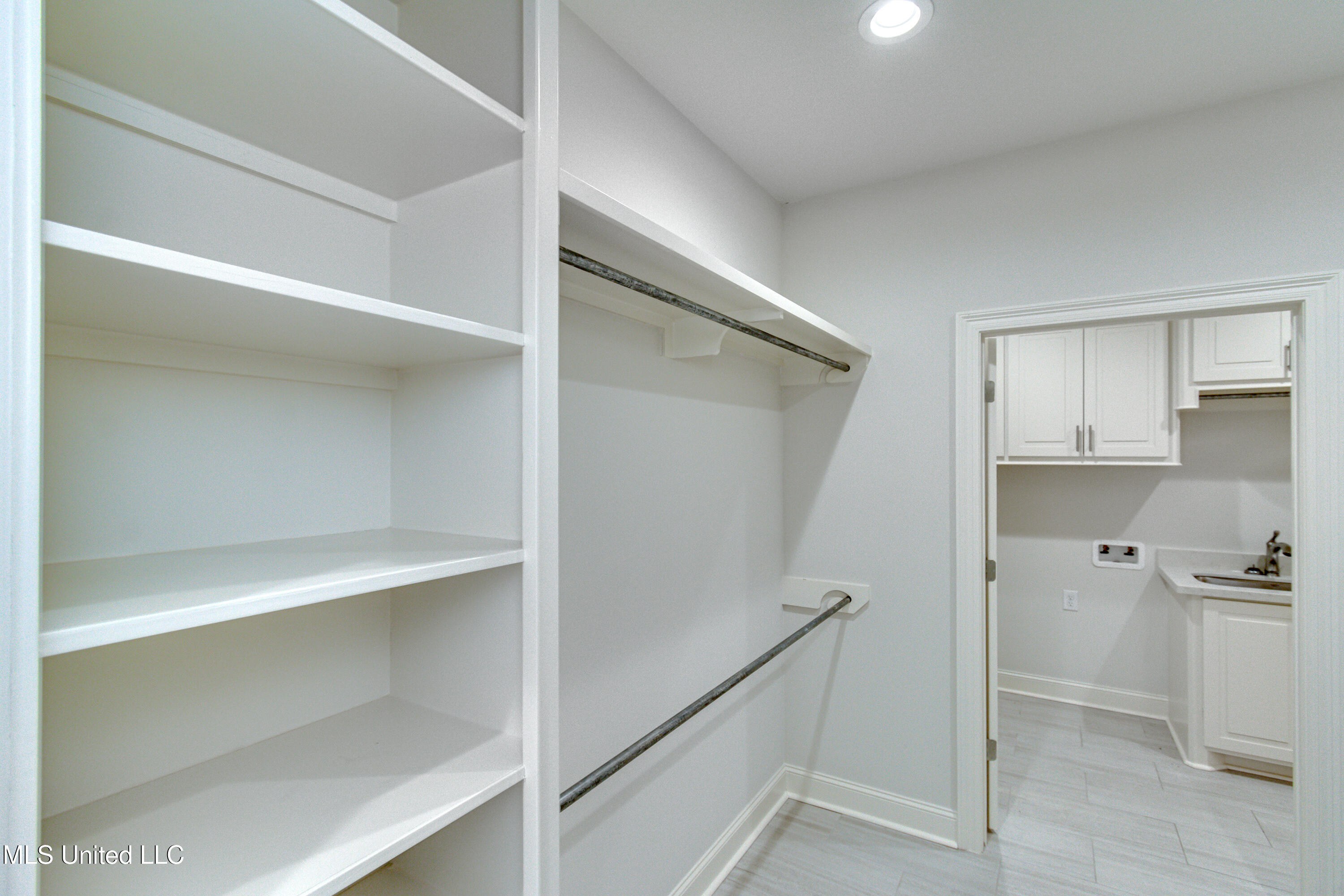 Madison, Mississippi 39110, United States, 3 Bedrooms Bedrooms, ,2 BathroomsBathrooms,Residential,Pending,45831