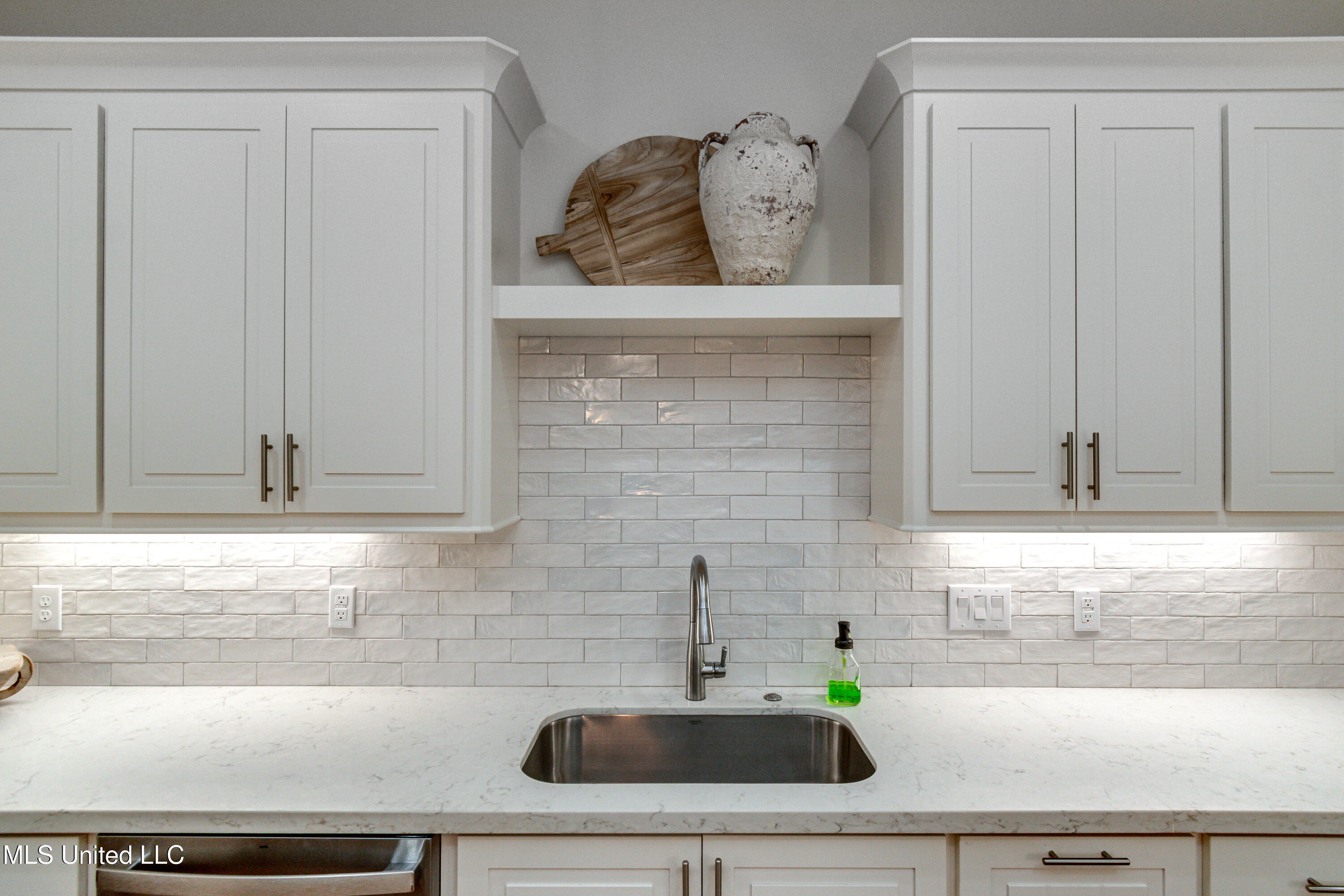 Madison, Mississippi 39110, United States, 3 Bedrooms Bedrooms, ,2 BathroomsBathrooms,Residential,Pending,45831