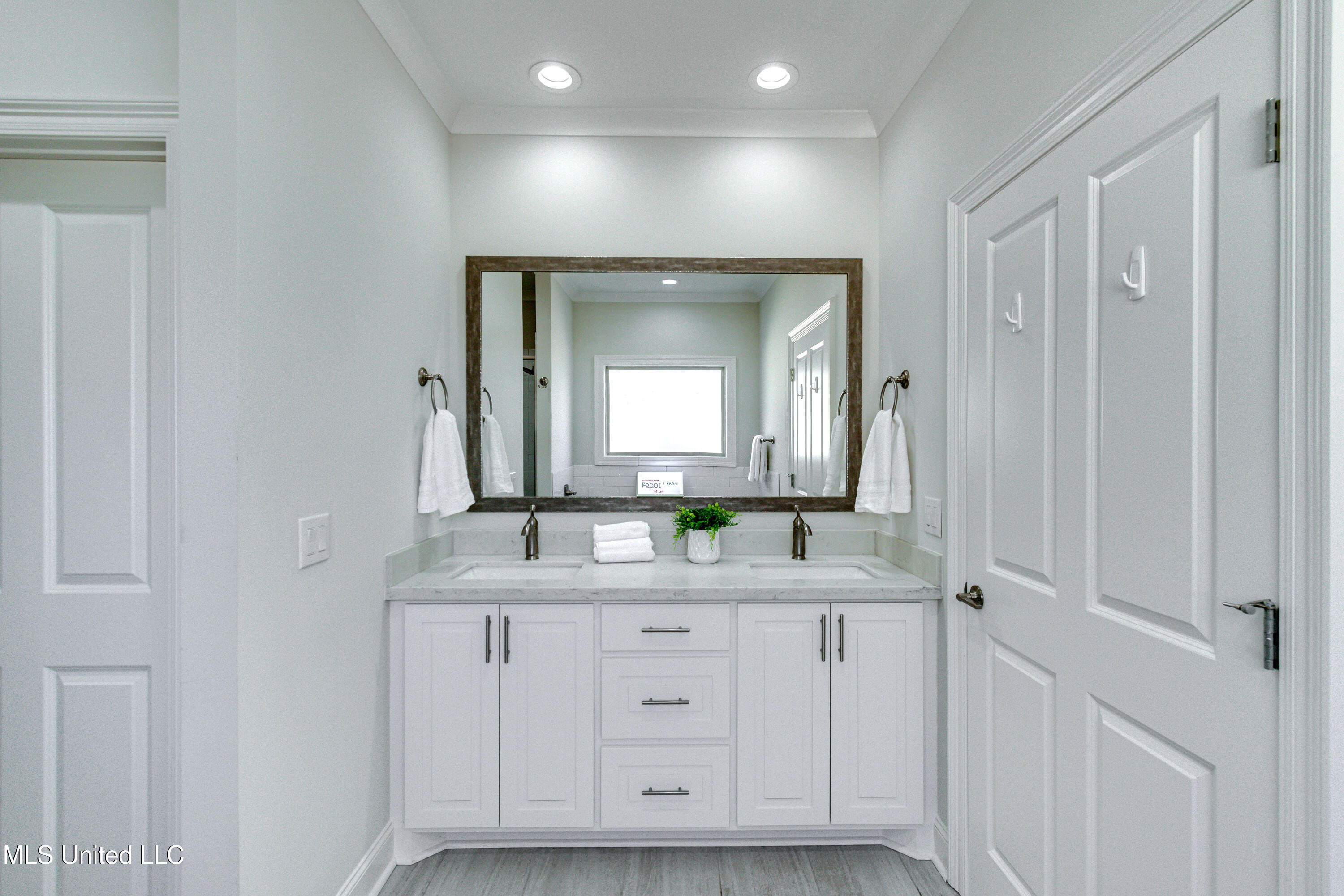 Madison, Mississippi 39110, United States, 3 Bedrooms Bedrooms, ,2 BathroomsBathrooms,Residential,Pending,45831