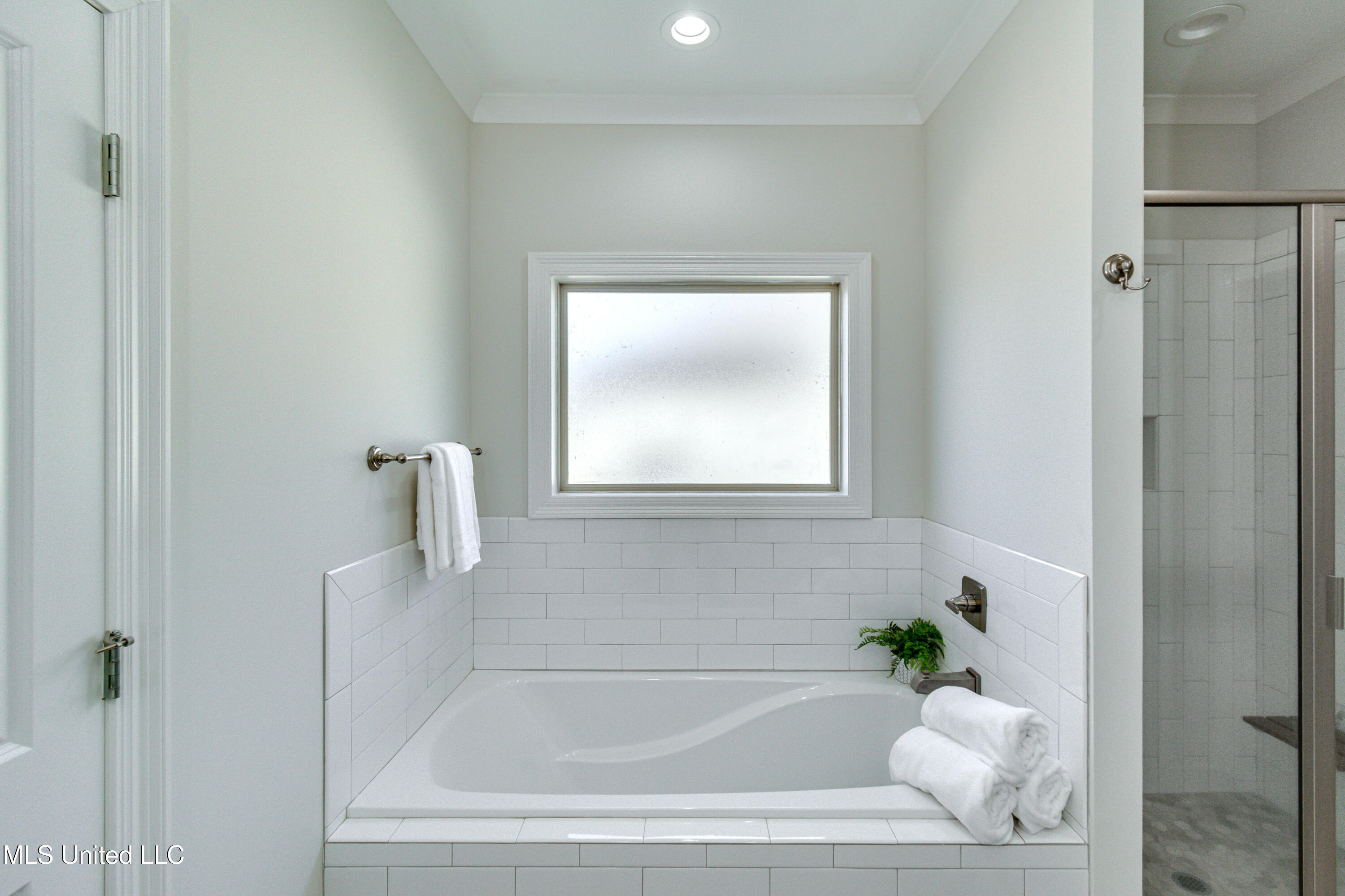 Madison, Mississippi 39110, United States, 3 Bedrooms Bedrooms, ,2 BathroomsBathrooms,Residential,Pending,45831