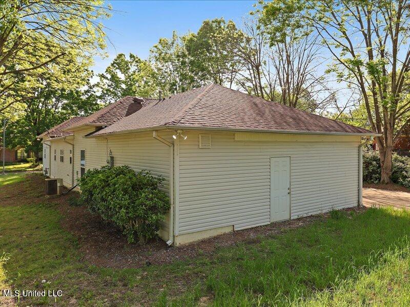 1937 Windsor Drive, Yazoo City, Mississippi image 9