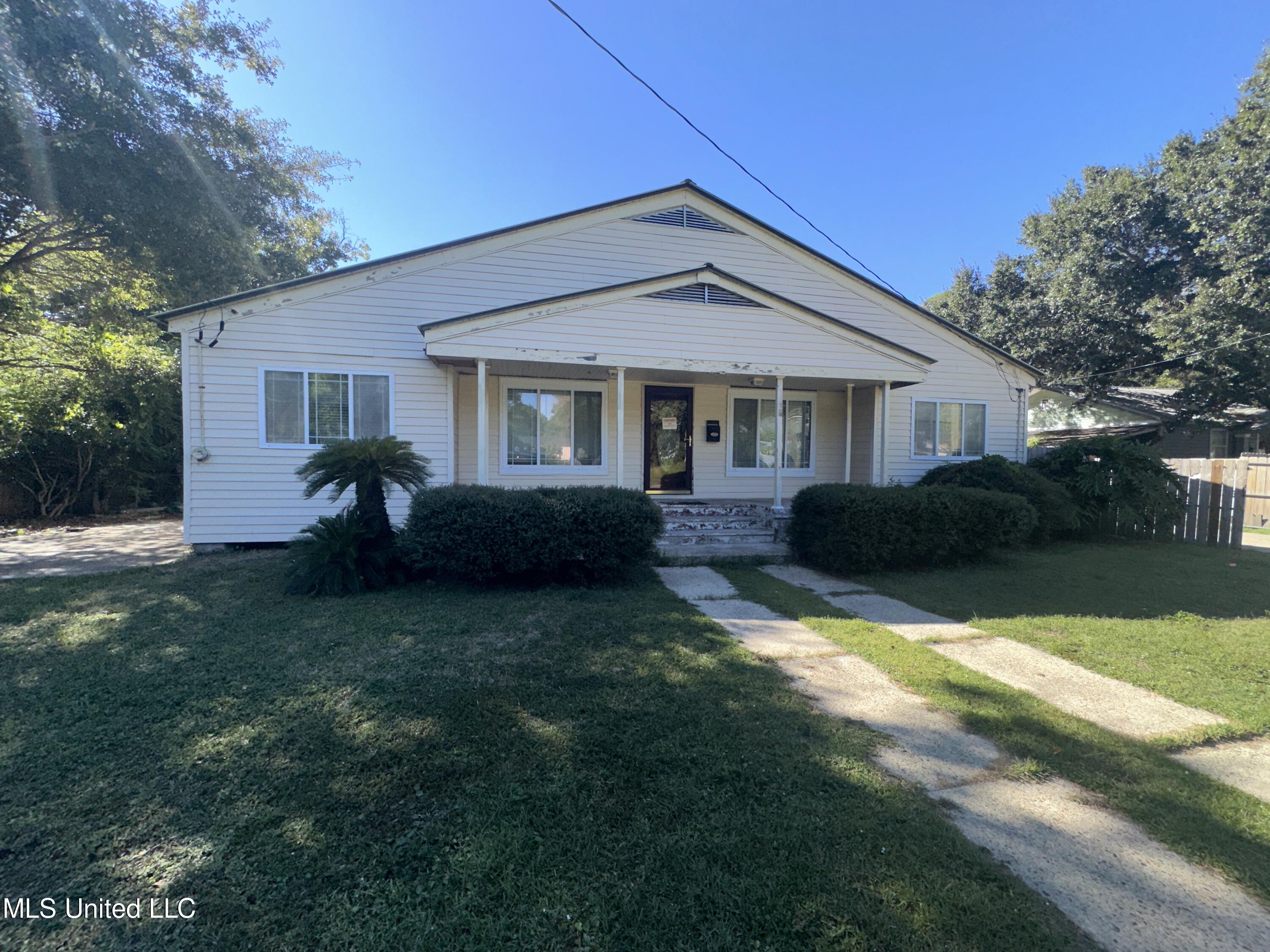 2207 8th Street, Pascagoula, Mississippi image 1