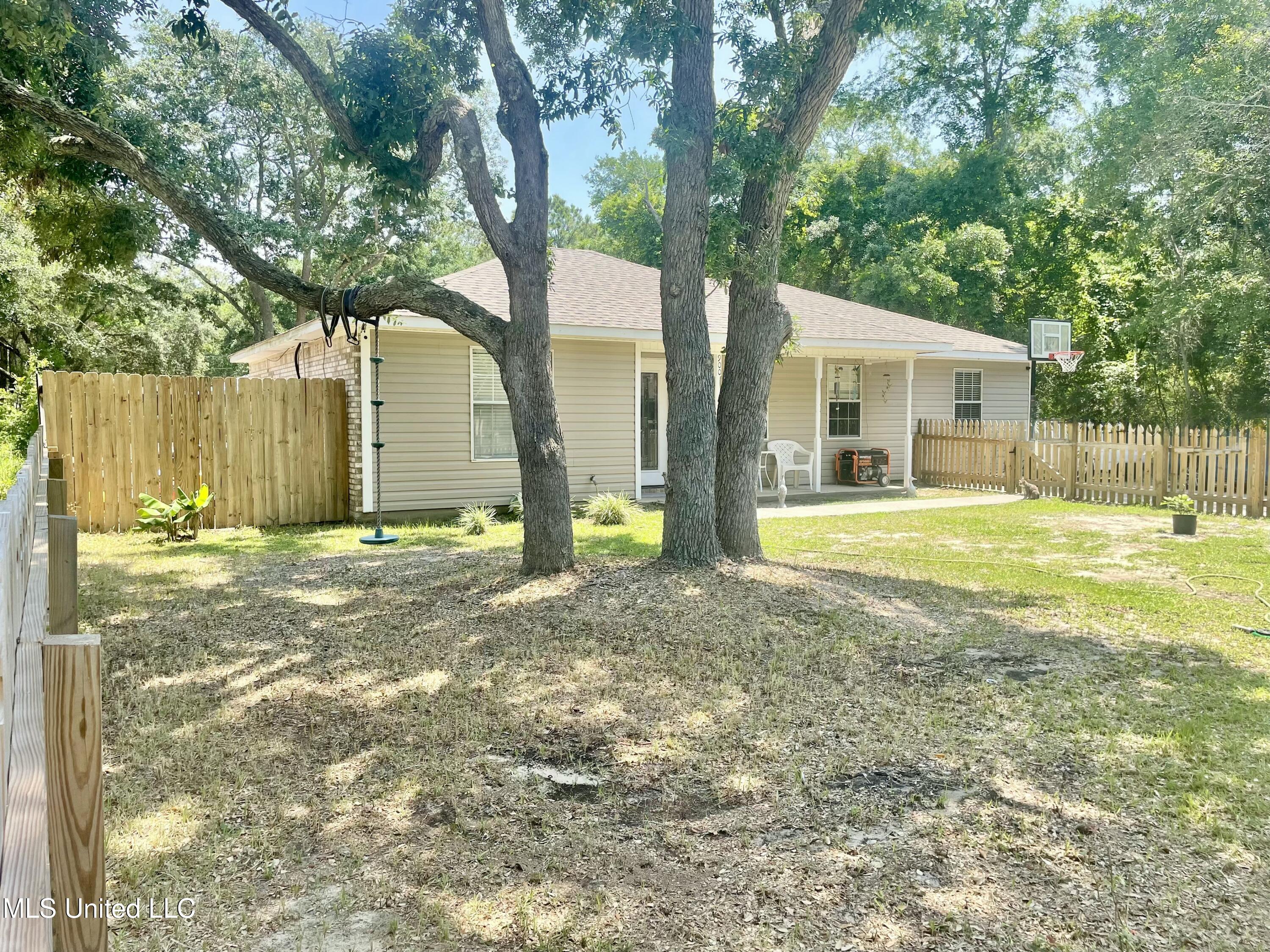 900 Orange Street, Ocean Springs, Mississippi image 2