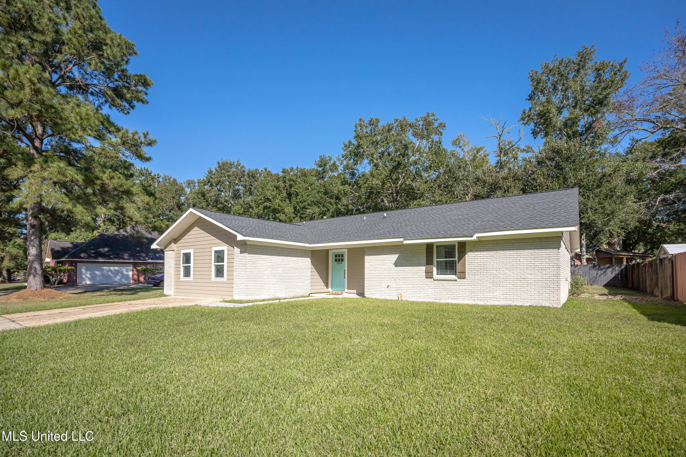 1504 E Village Parkway, Gautier, Mississippi image 40