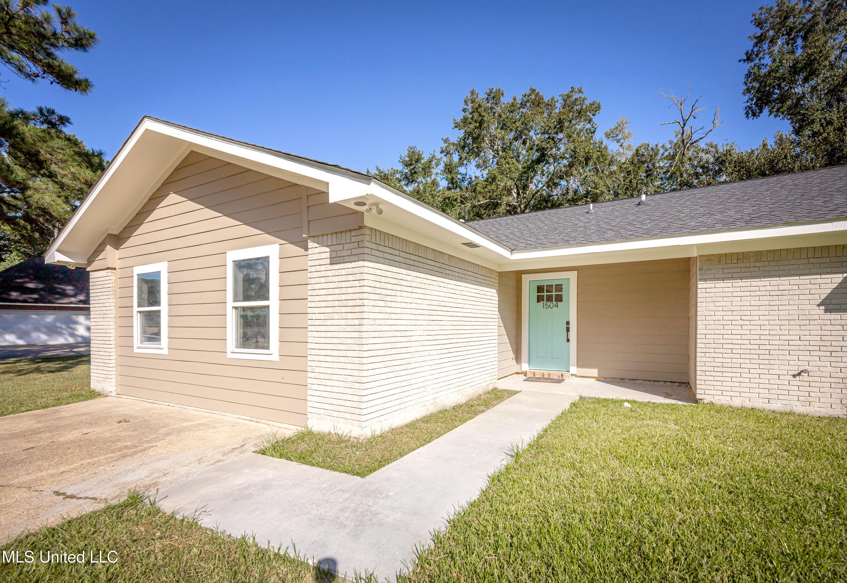 1504 E Village Parkway, Gautier, Mississippi image 9