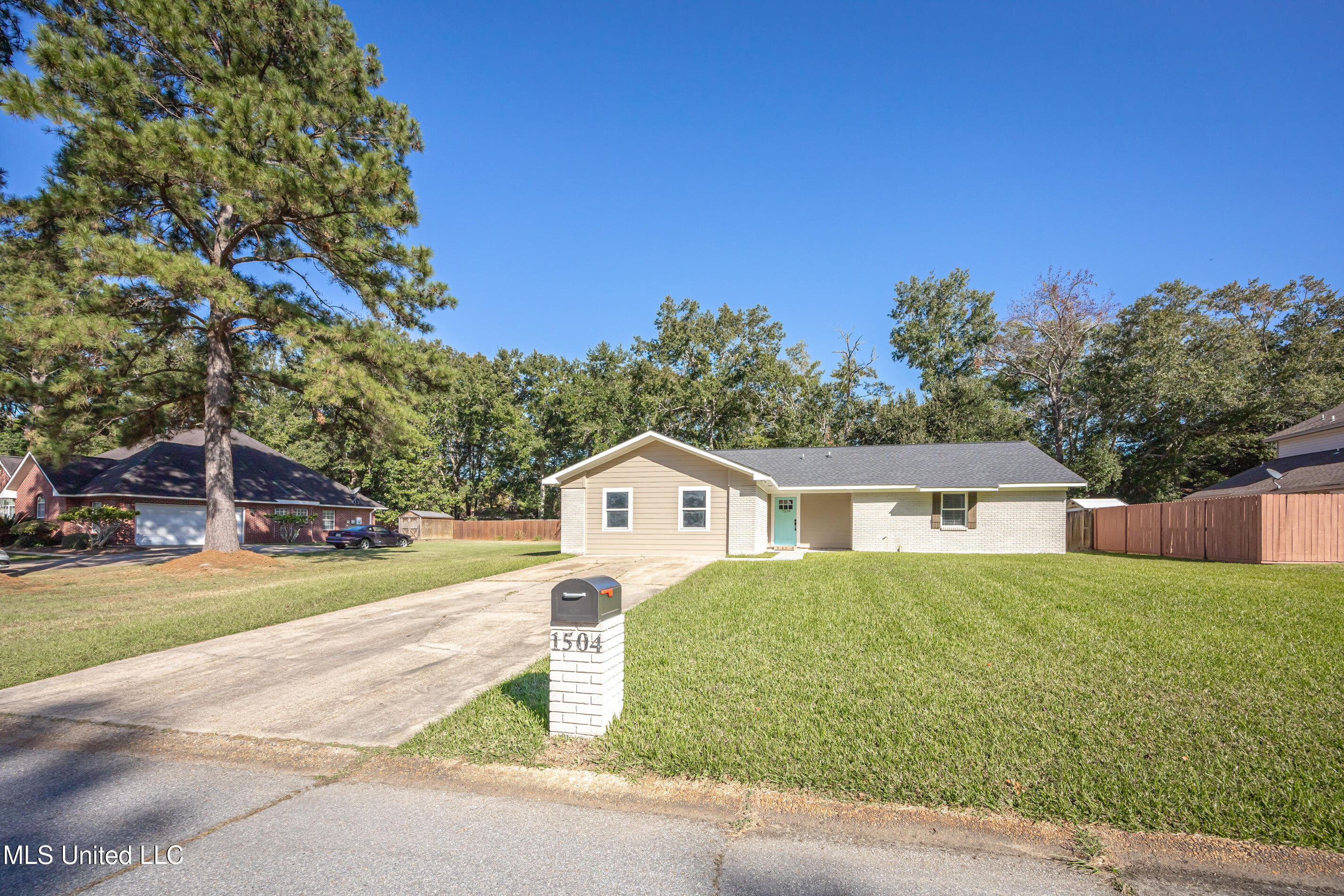 1504 E Village Parkway, Gautier, Mississippi image 2