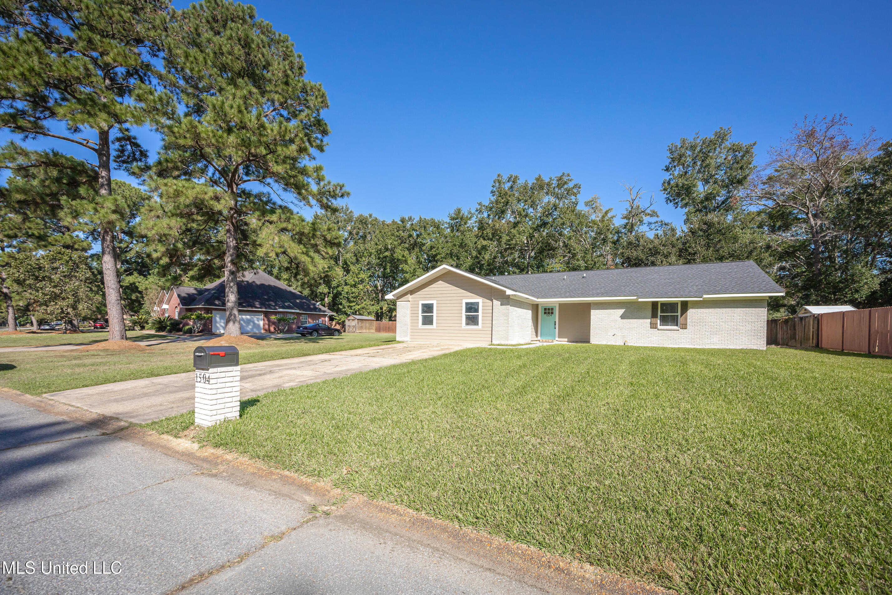 1504 E Village Parkway, Gautier, Mississippi image 41