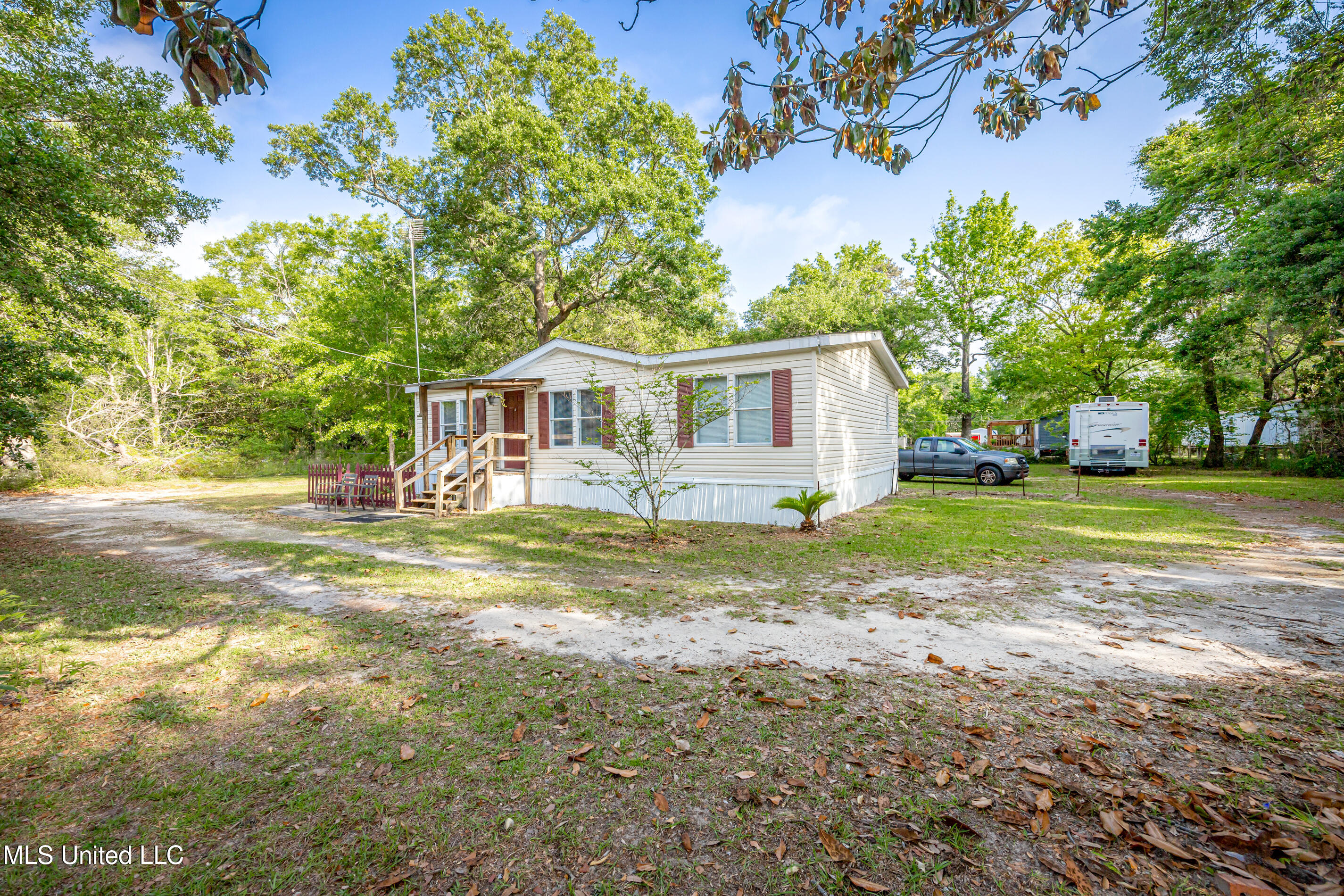 8708 Maple Avenue, Ocean Springs, Mississippi image 3