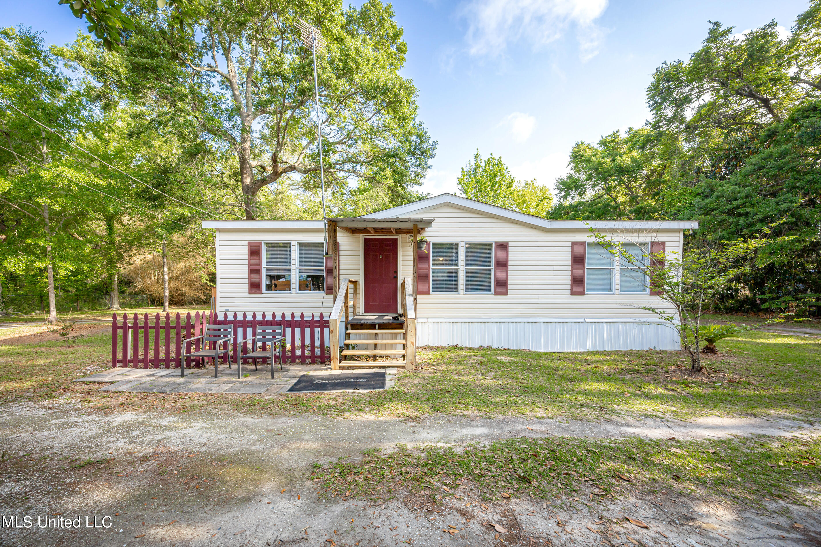 8708 Maple Avenue, Ocean Springs, Mississippi image 1