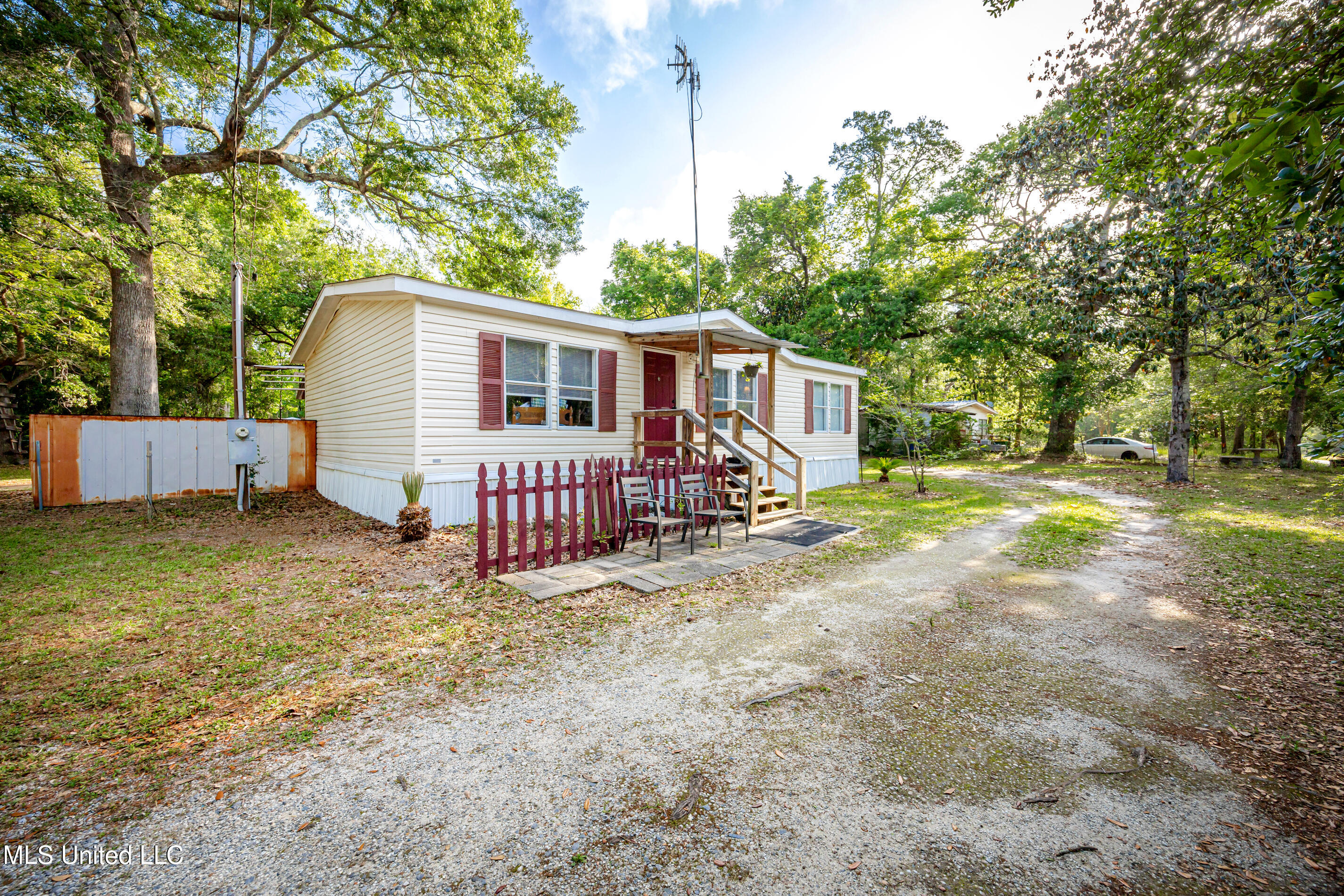 8708 Maple Avenue, Ocean Springs, Mississippi image 2