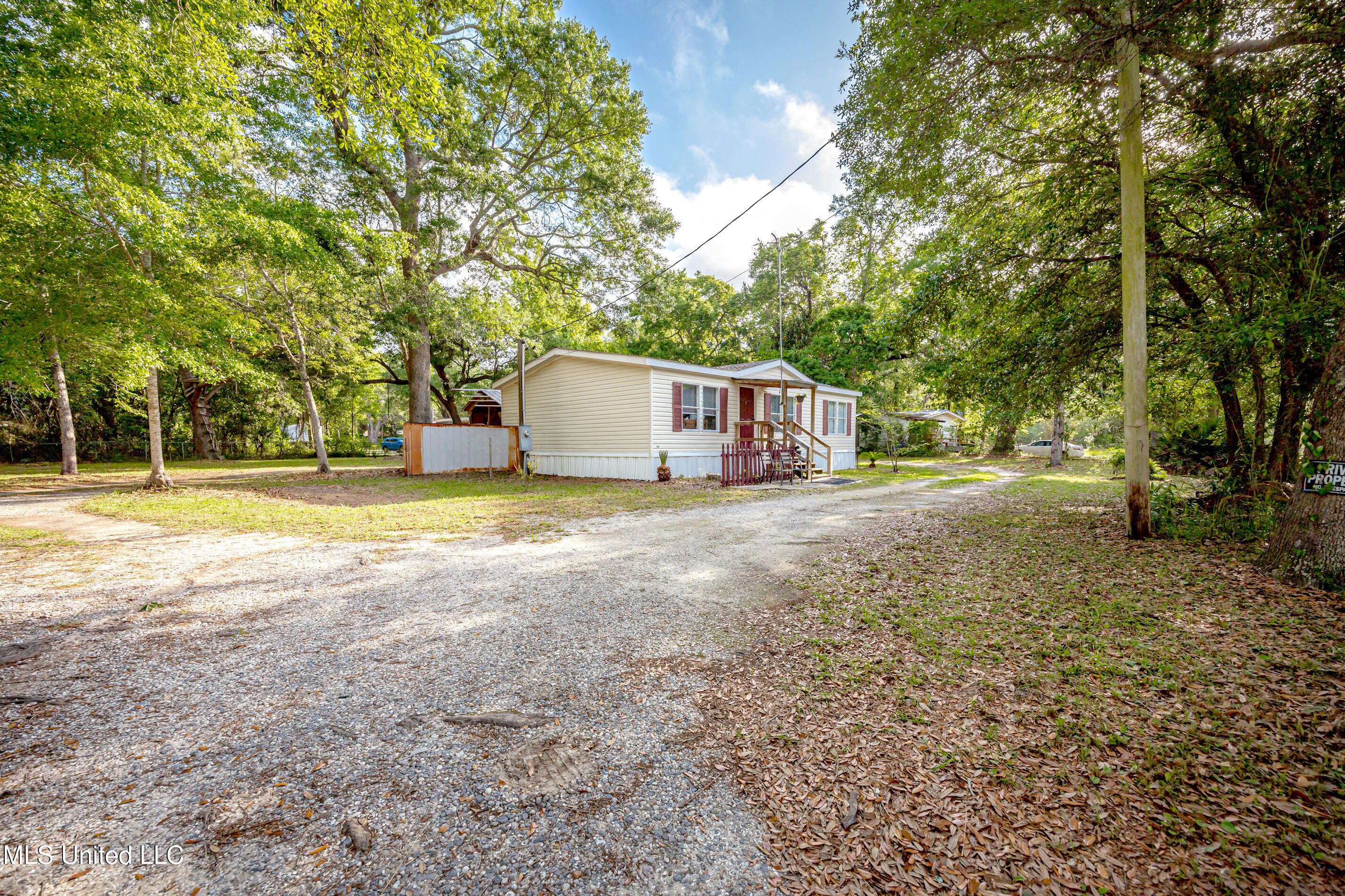 8708 Maple Avenue, Ocean Springs, Mississippi image 31