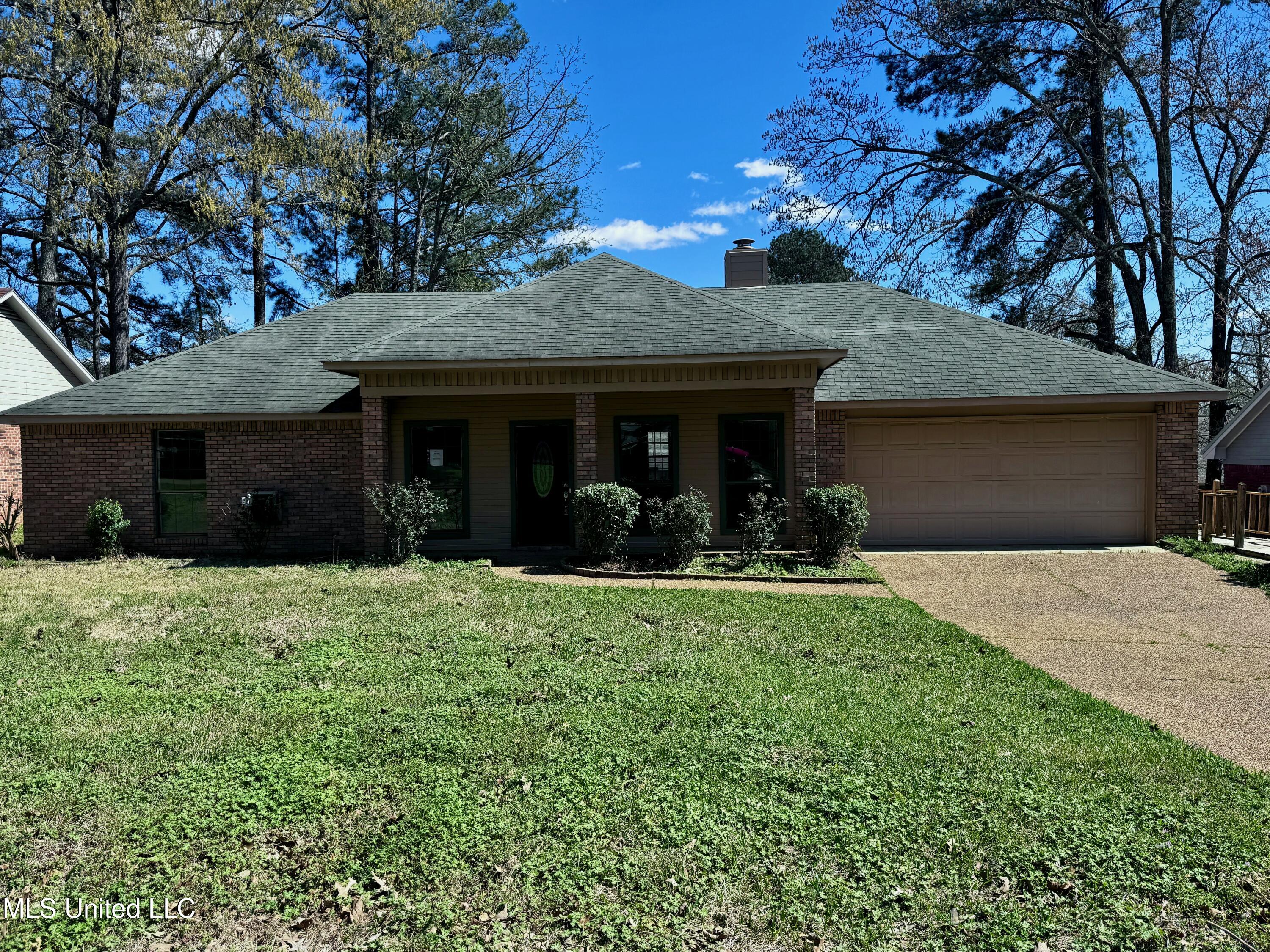 124 Lake Dockery Drive, Byram, Mississippi image 1
