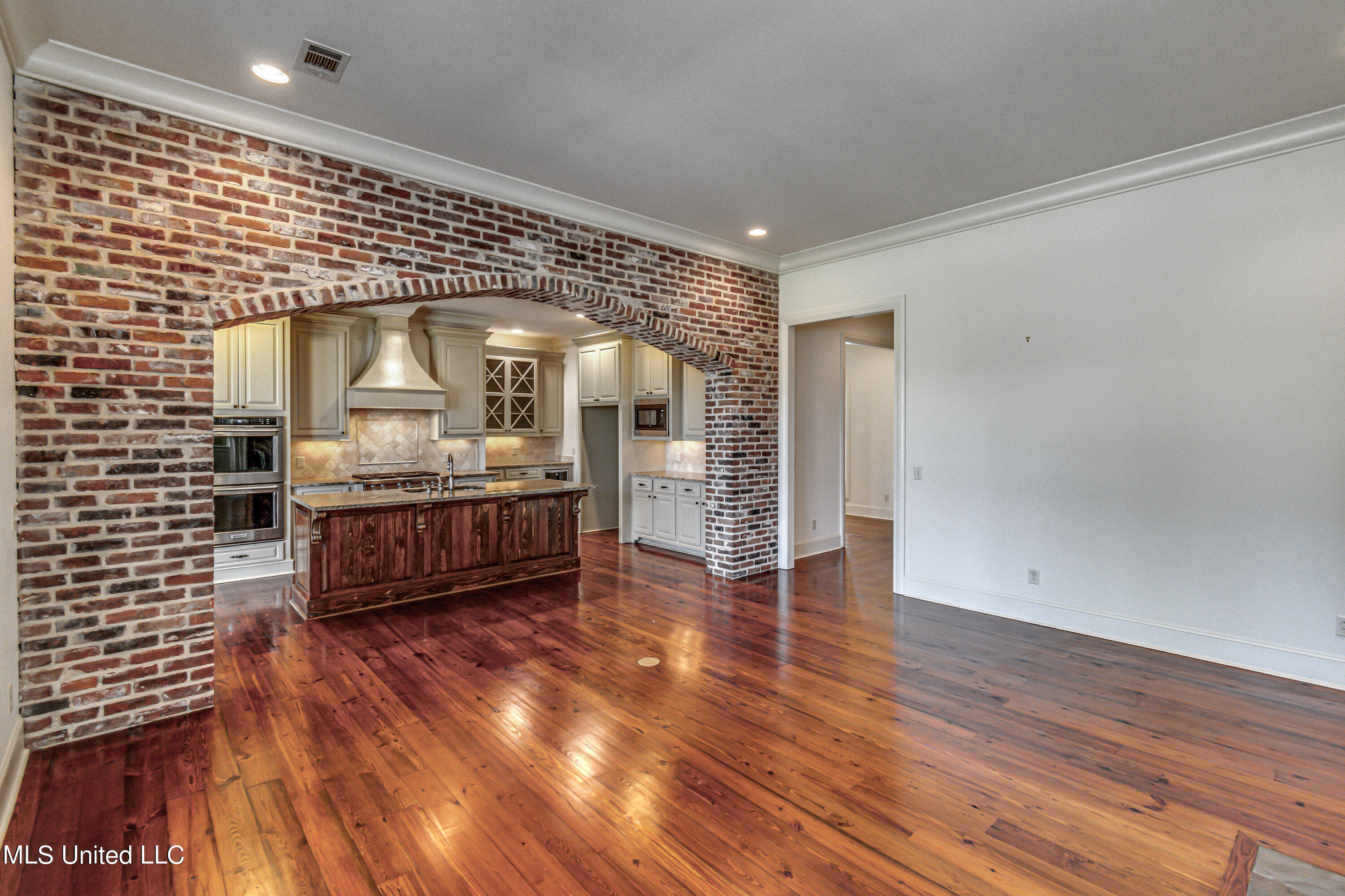 2024 E Northside Drive, Jackson, Mississippi image 11
