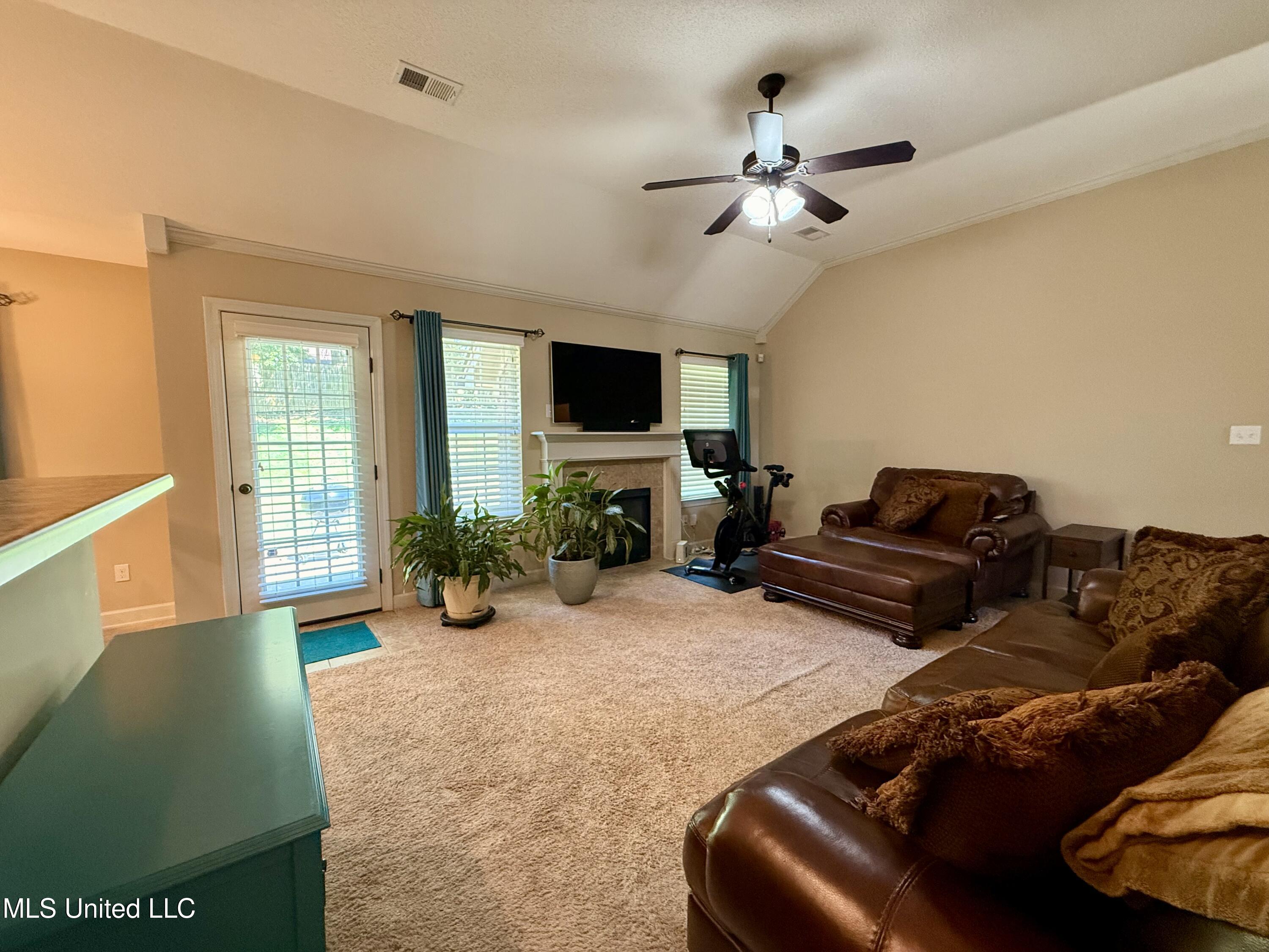 5948 Scott Farms Drive, Horn Lake, Mississippi image 5