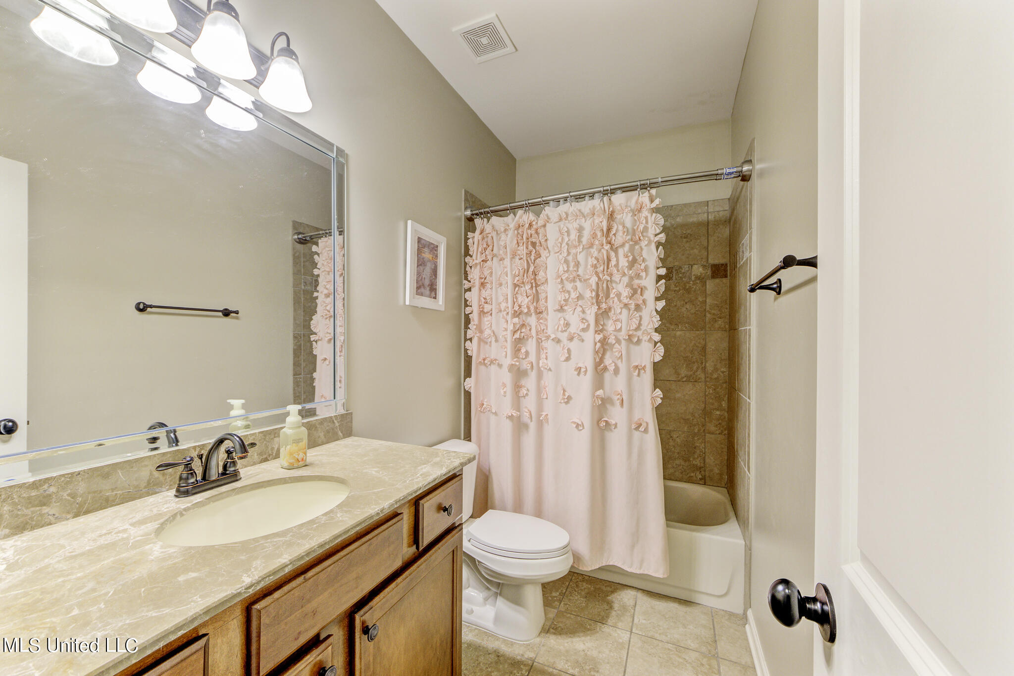 13462 Berkstone Loop, Olive Branch, Mississippi image 21