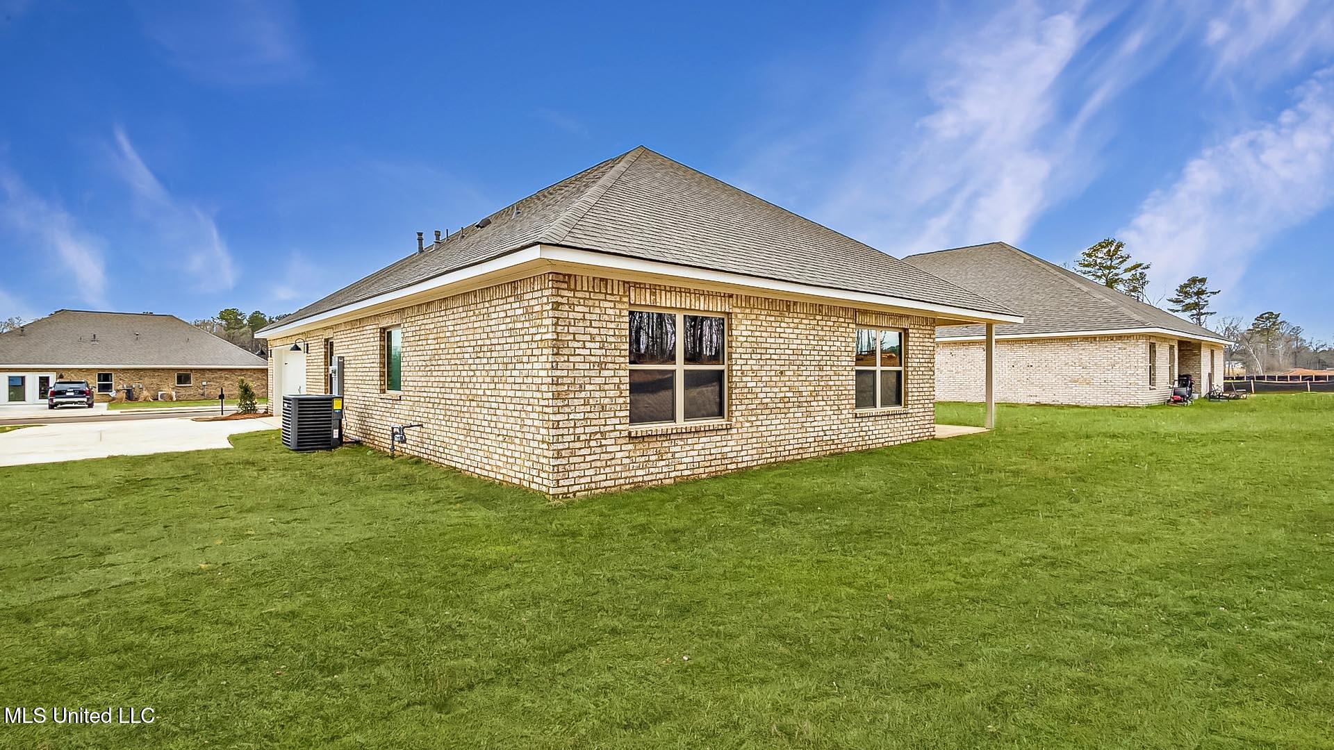 710 Honeysuckle Loop, Canton, Mississippi image 27