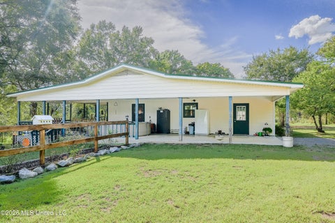 Homes For Sale - 213 Sand Spring Loop<br/> Leakesville, MS 39451