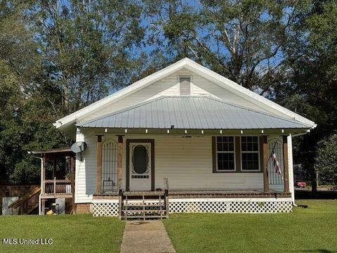 Homes For Sale - 518 W Oak Street<br/> Amite County, Crosby, MS 39633