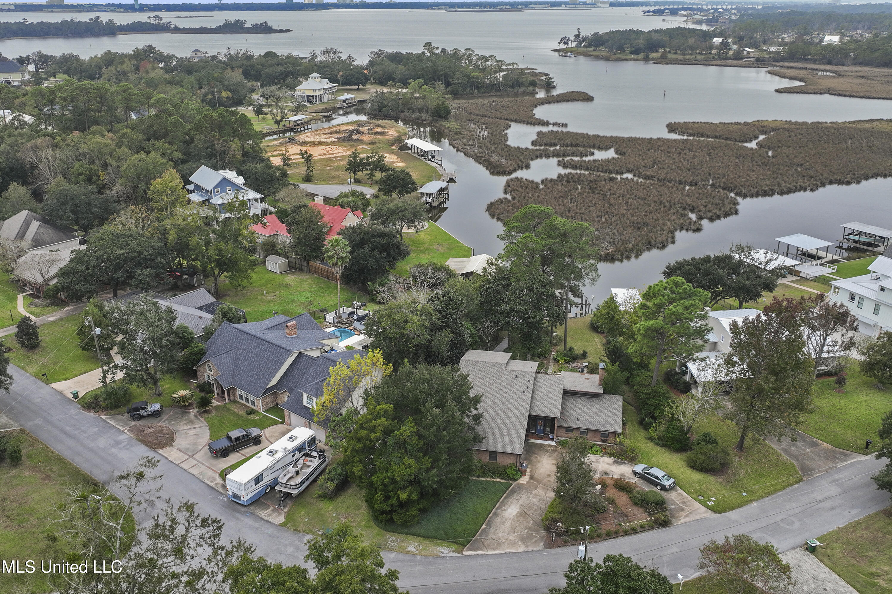 6313 Hermosa Drive, Ocean Springs, Mississippi image 3