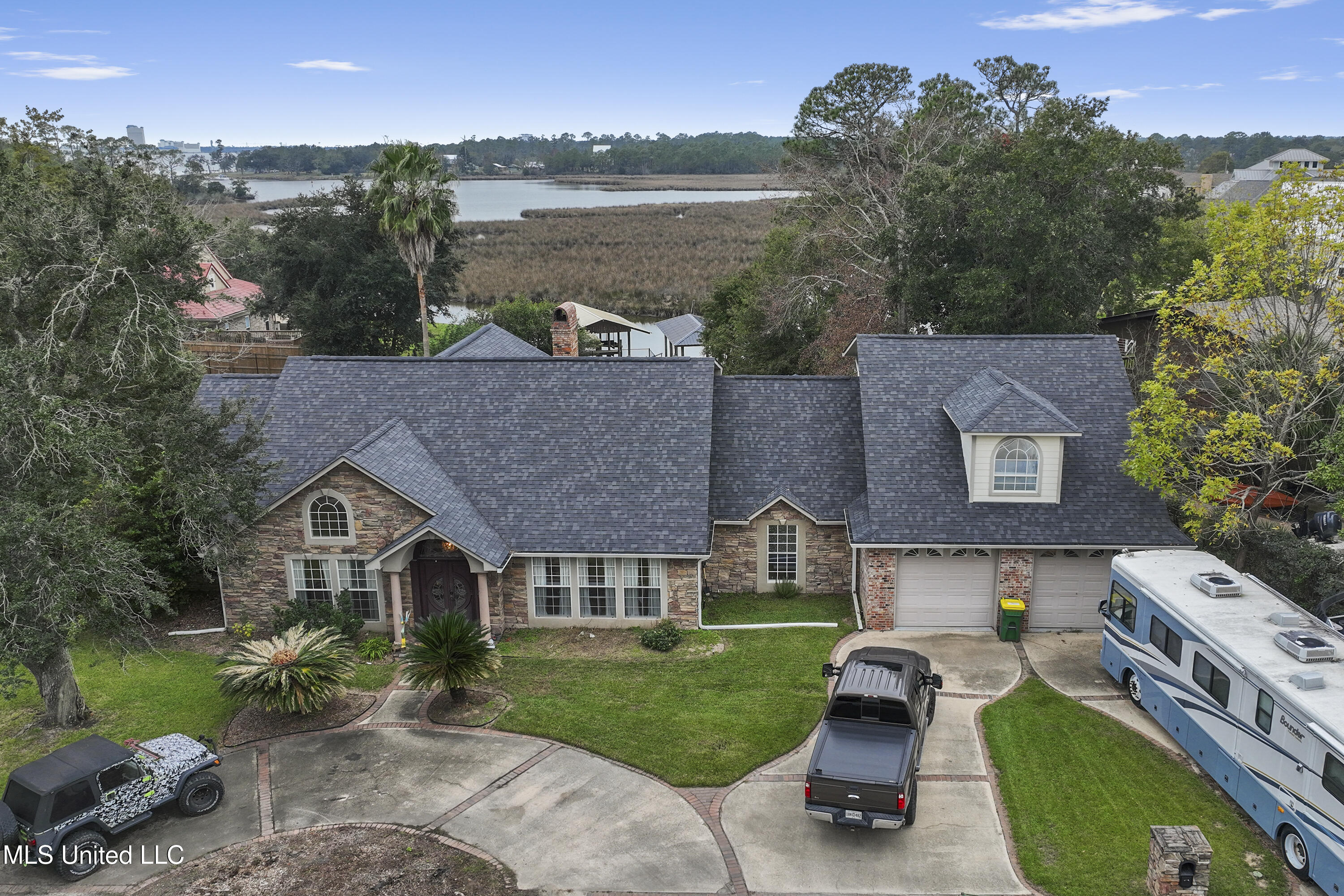 6313 Hermosa Drive, Ocean Springs, Mississippi image 1