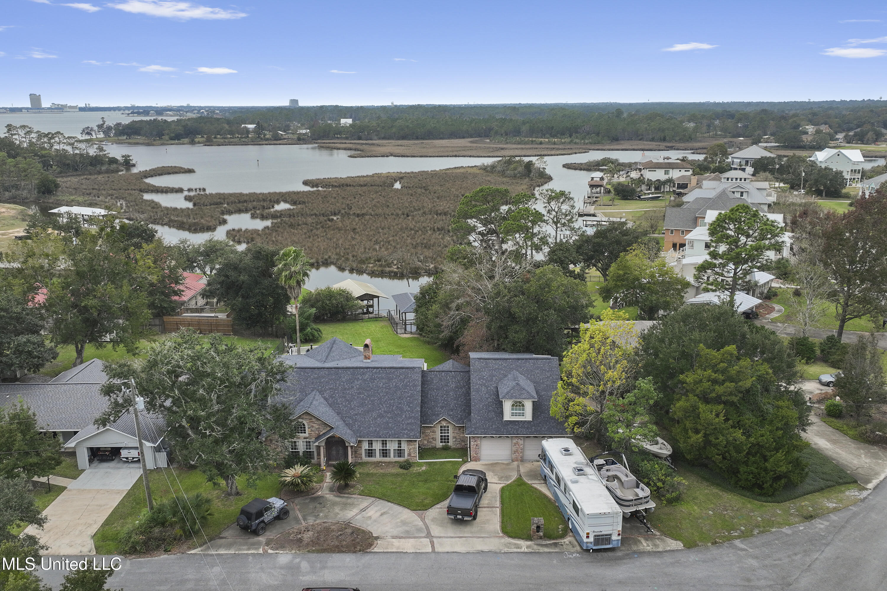 6313 Hermosa Drive, Ocean Springs, Mississippi image 2