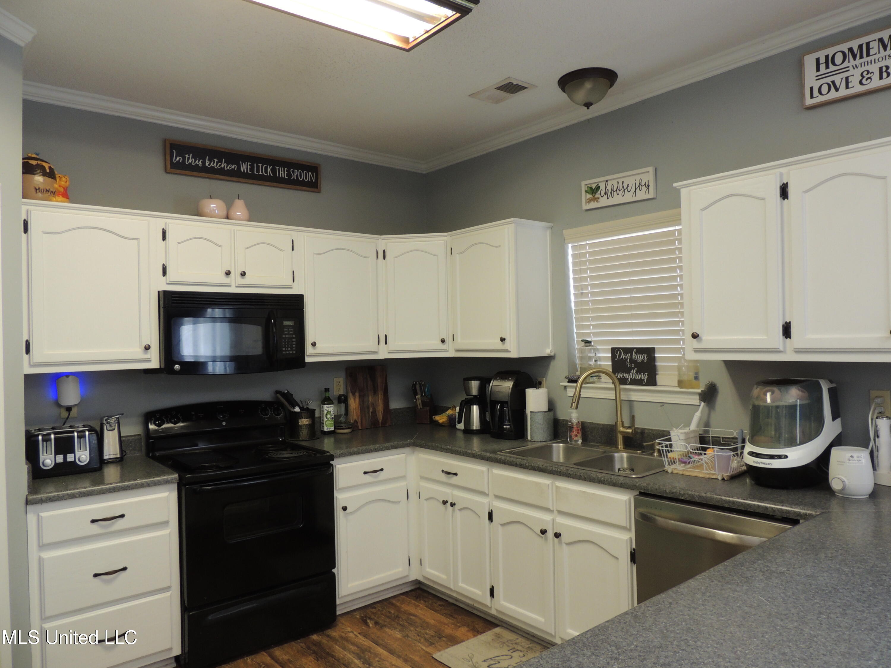 125 Blue Lake Drive, Lake Cormorant, Mississippi image 11