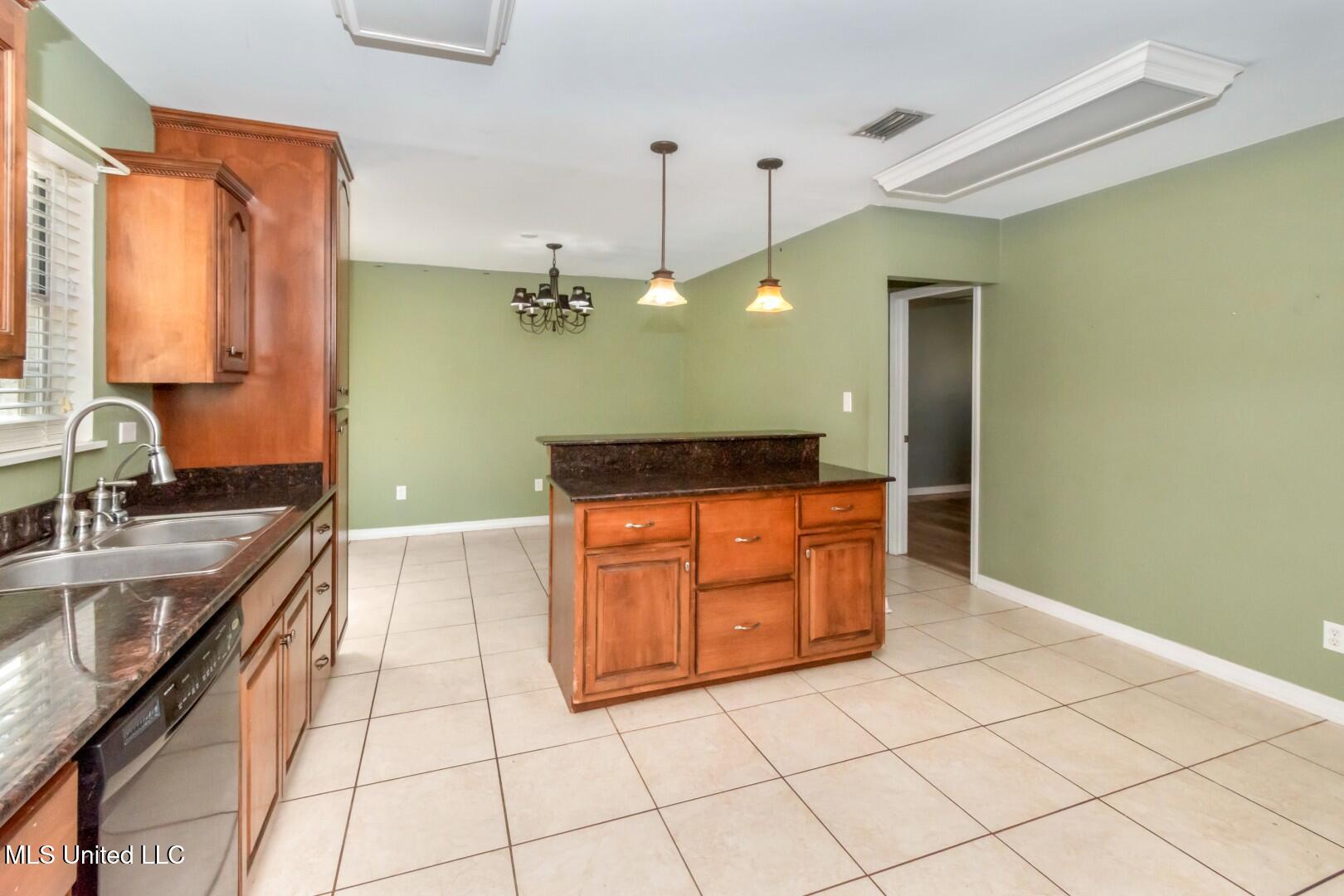 6904 Andover Street, Moss Point, Mississippi image 9