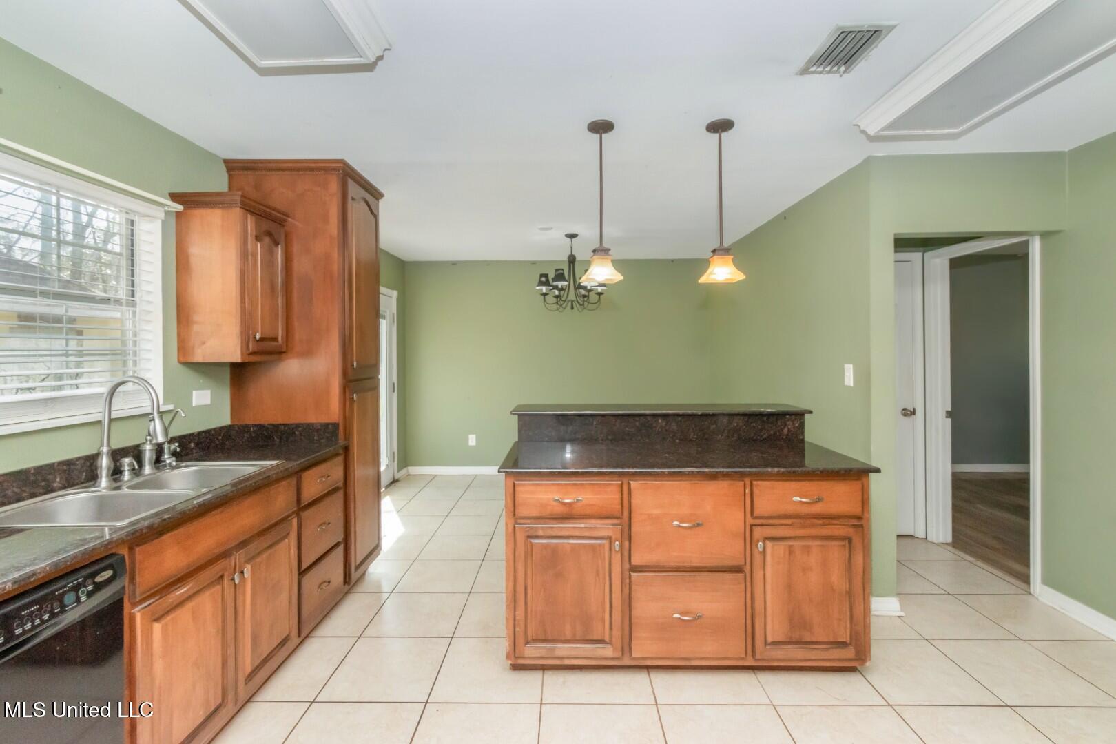6904 Andover Street, Moss Point, Mississippi image 8