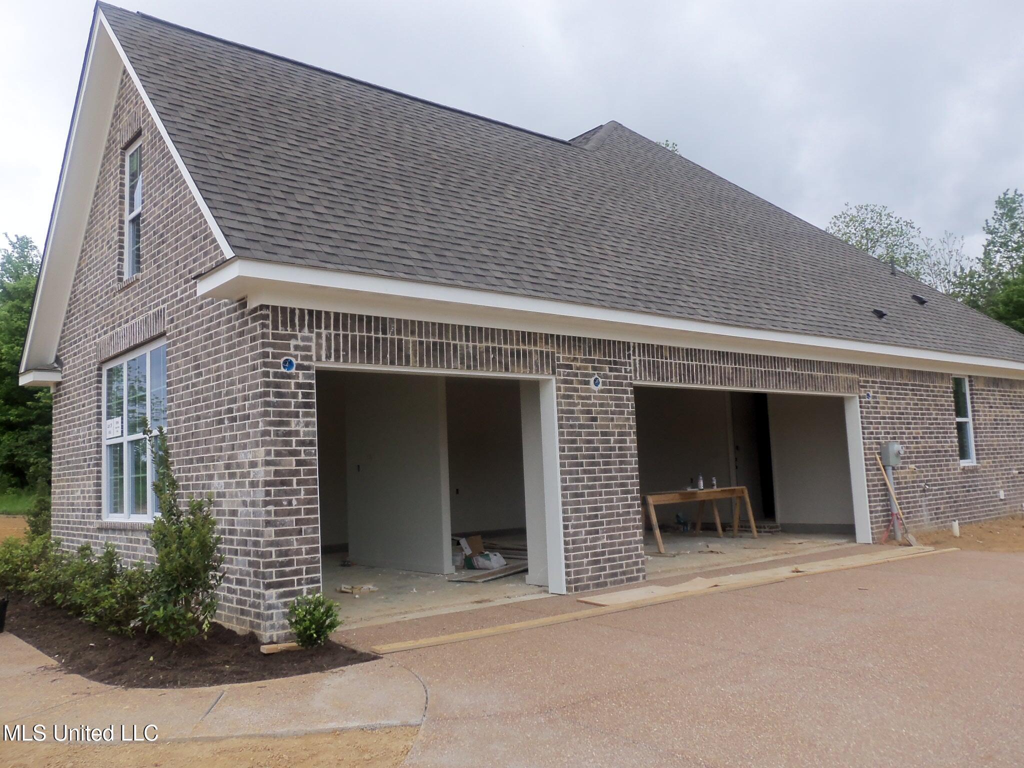9096 Cedar Barn Cove, Olive Branch, Mississippi image 2