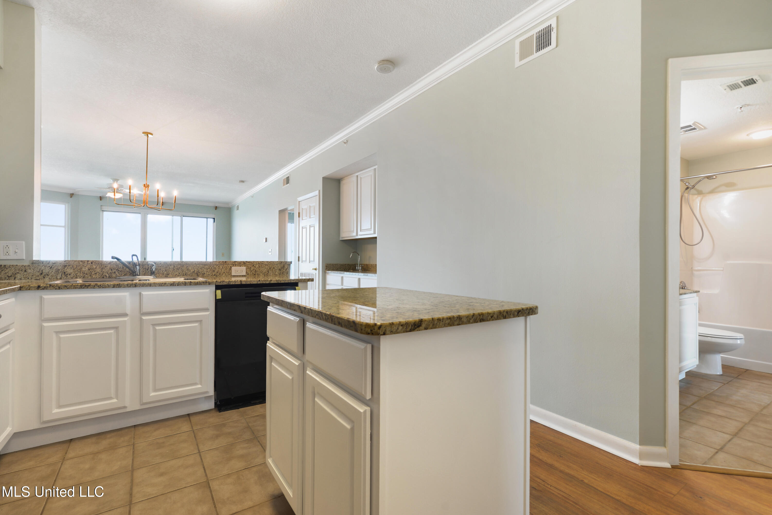 2230 Beach Drive #1002, Gulfport, Mississippi image 8