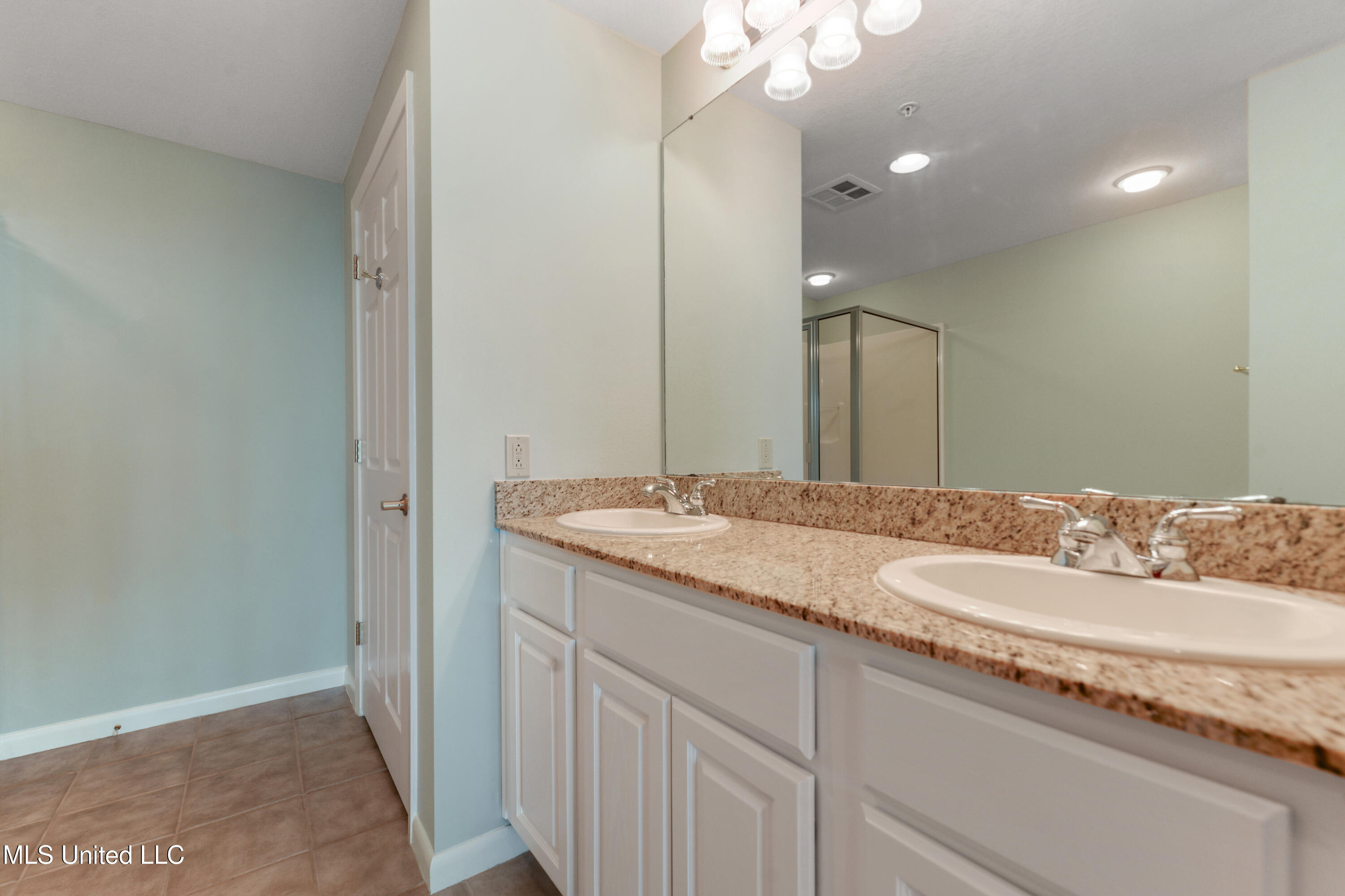 2230 Beach Drive #1002, Gulfport, Mississippi image 16
