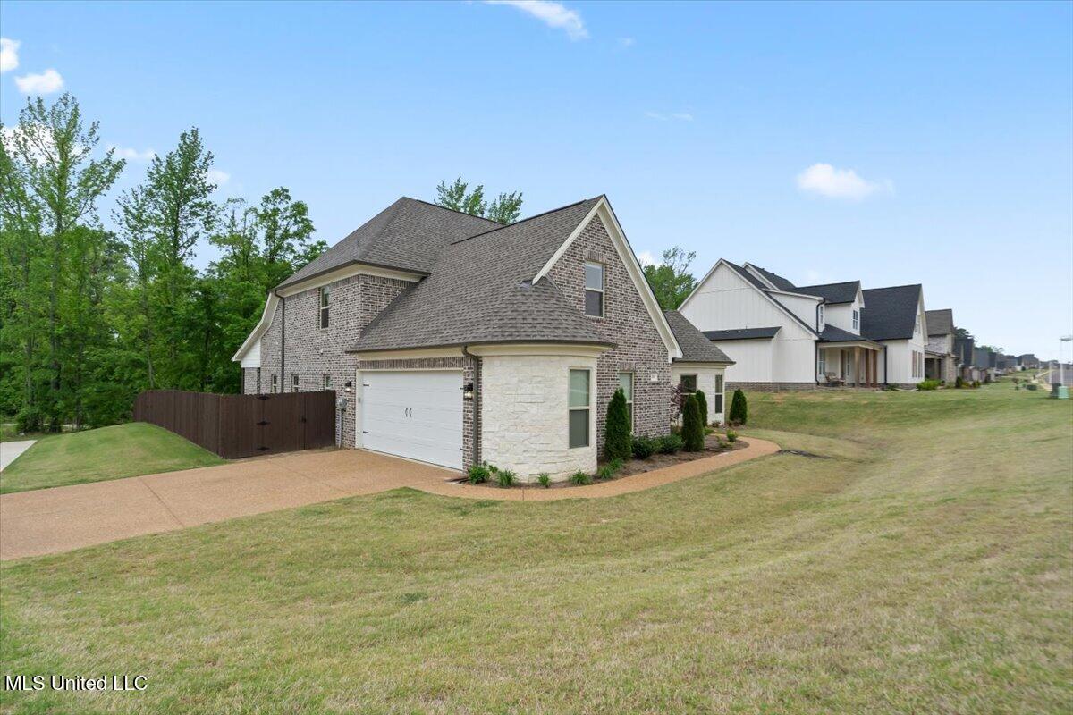 2587 Jaxon Drive, Hernando, Mississippi image 2