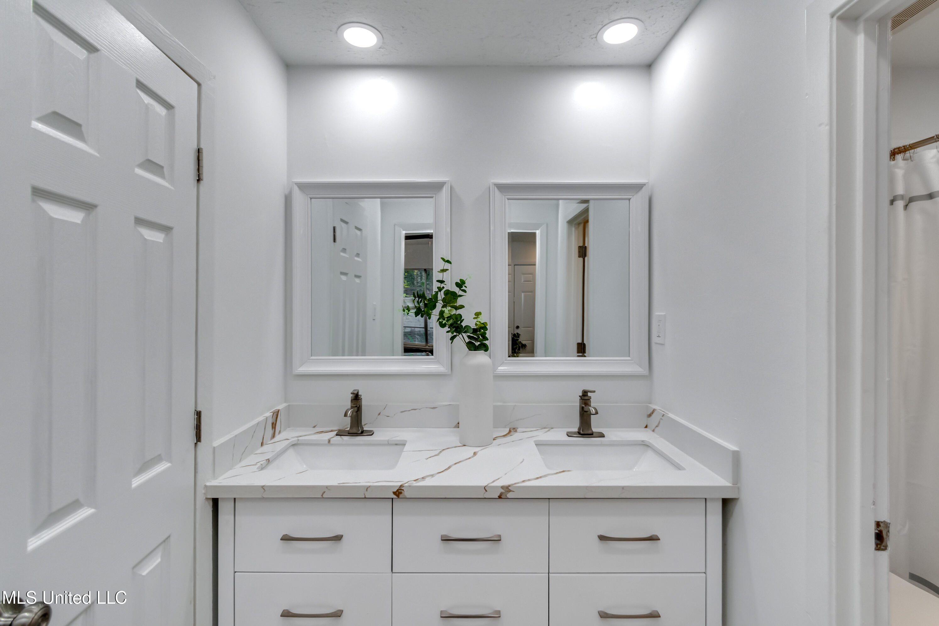 Jackson, Mississippi 39212, United States, 3 Bedrooms Bedrooms, ,2 BathroomsBathrooms,Residential,Active,32025