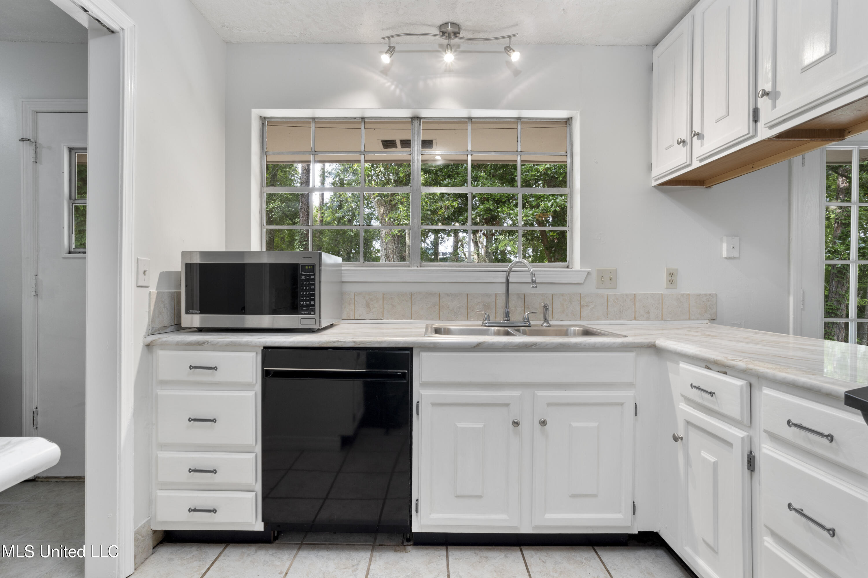 3411 Queen Elizabeth Drive, Ocean Springs, Mississippi image 10