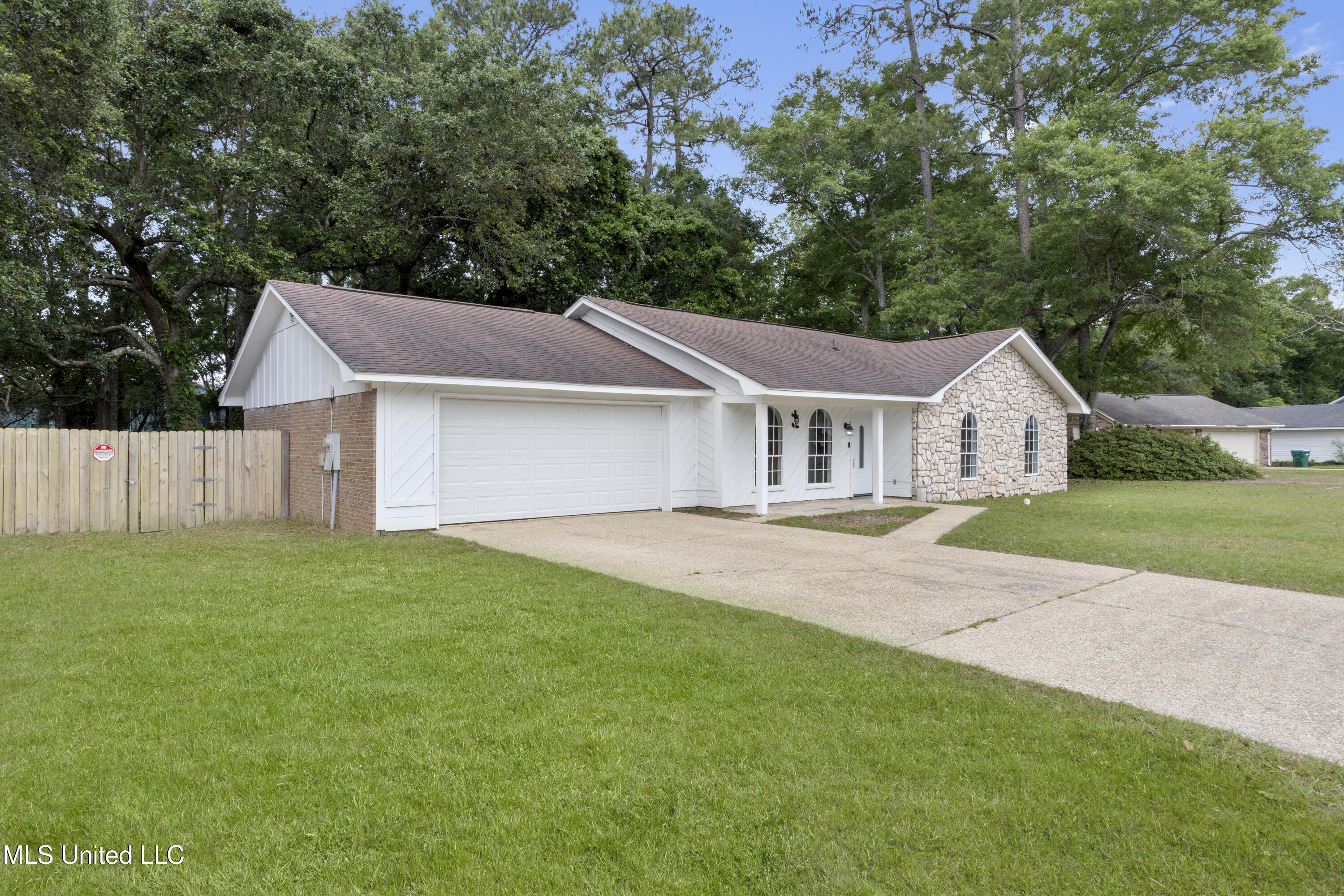 3411 Queen Elizabeth Drive, Ocean Springs, Mississippi image 3