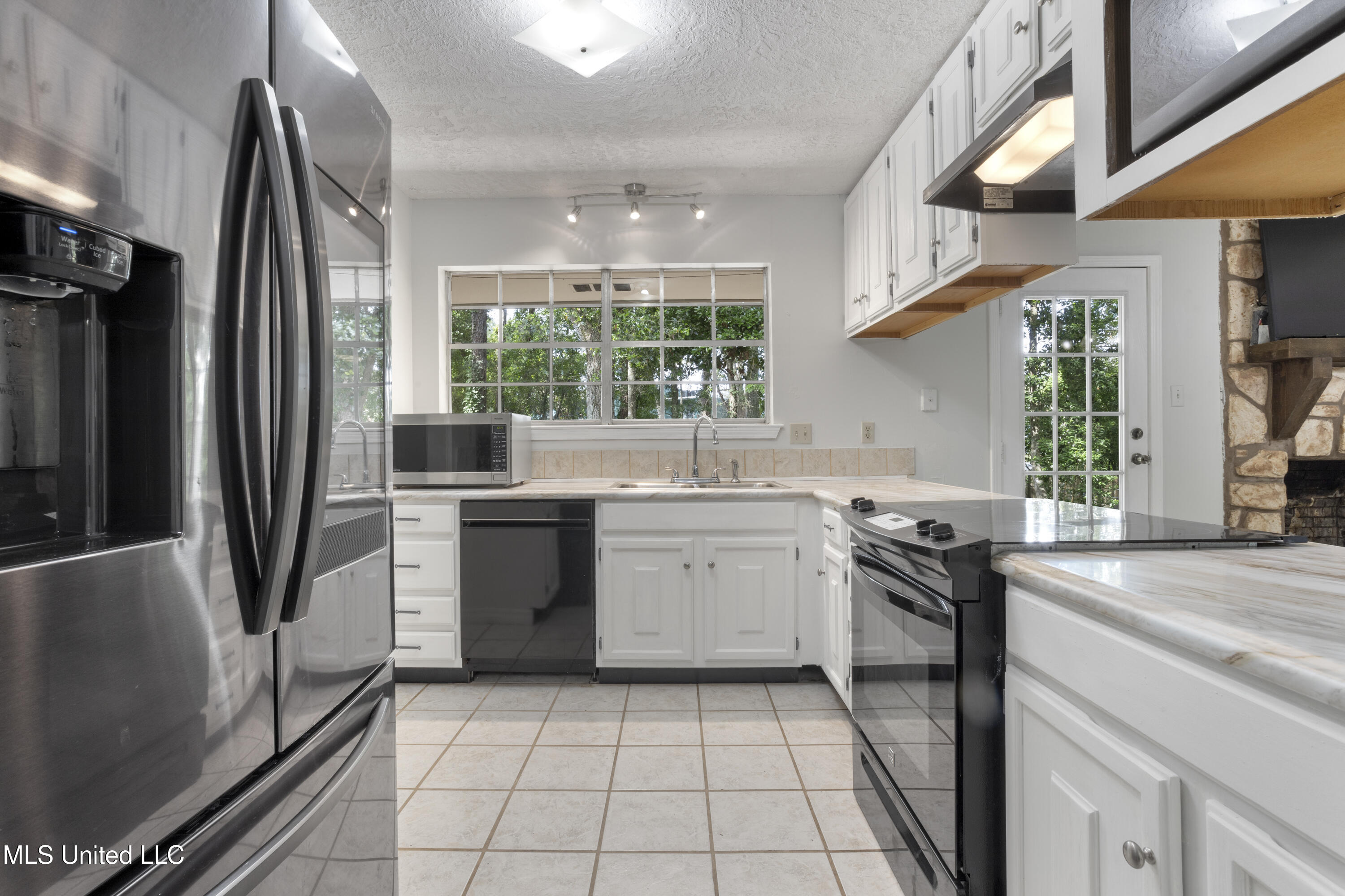 3411 Queen Elizabeth Drive, Ocean Springs, Mississippi image 9