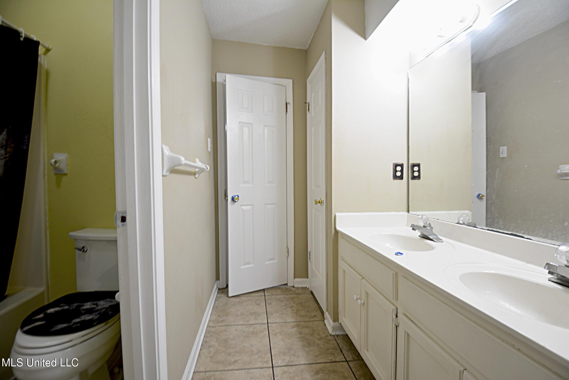 6280 Cherokee Drive, Olive Branch, Mississippi image 12