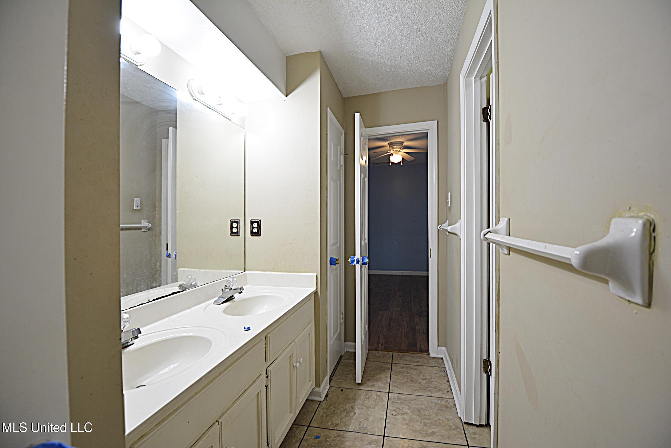 6280 Cherokee Drive, Olive Branch, Mississippi image 13