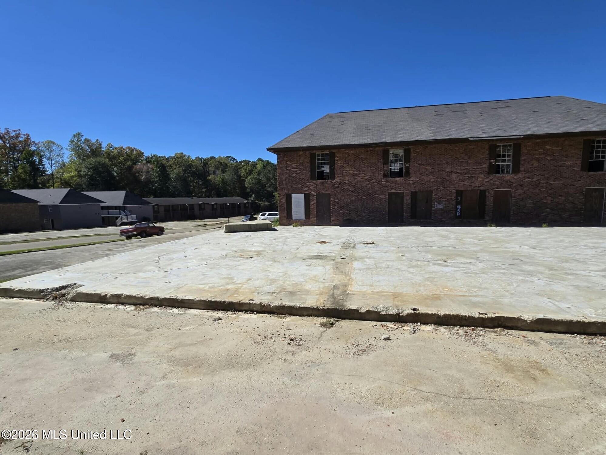 105 Plantation Boulevard