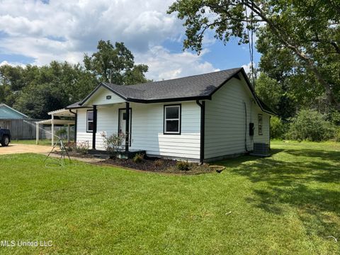 Homes For Sale - 8308 Holiday Drive<br/> Ocean Springs, MS 39564